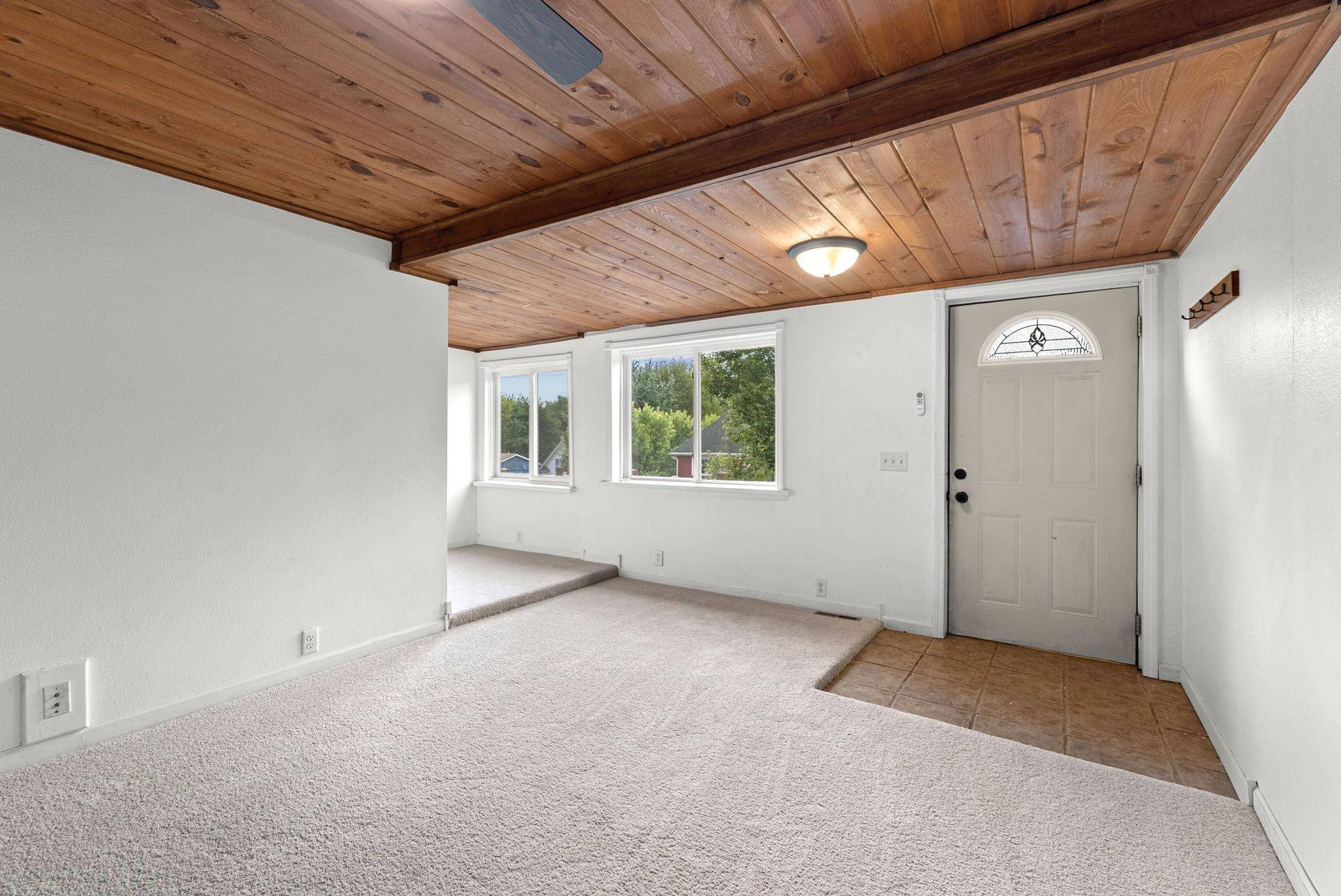 1097 Suburban AVE, Saint Paul, MN 55106