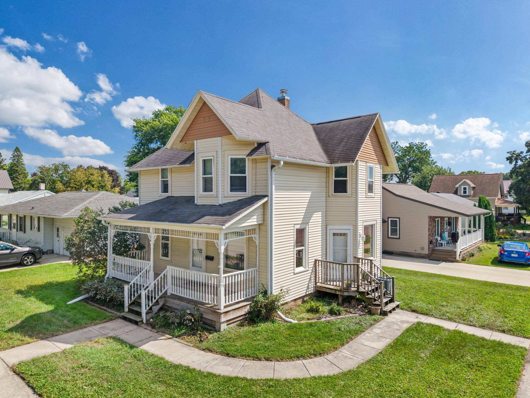 304 E Jefferson ST, Caledonia, MN 55921