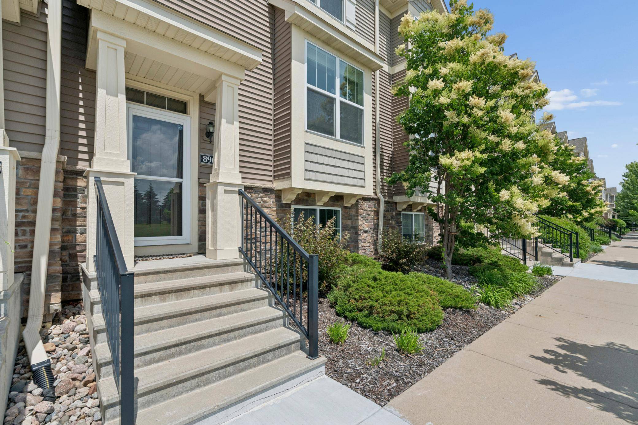 8967 SW Village LOOP, Chanhassen, MN 55317