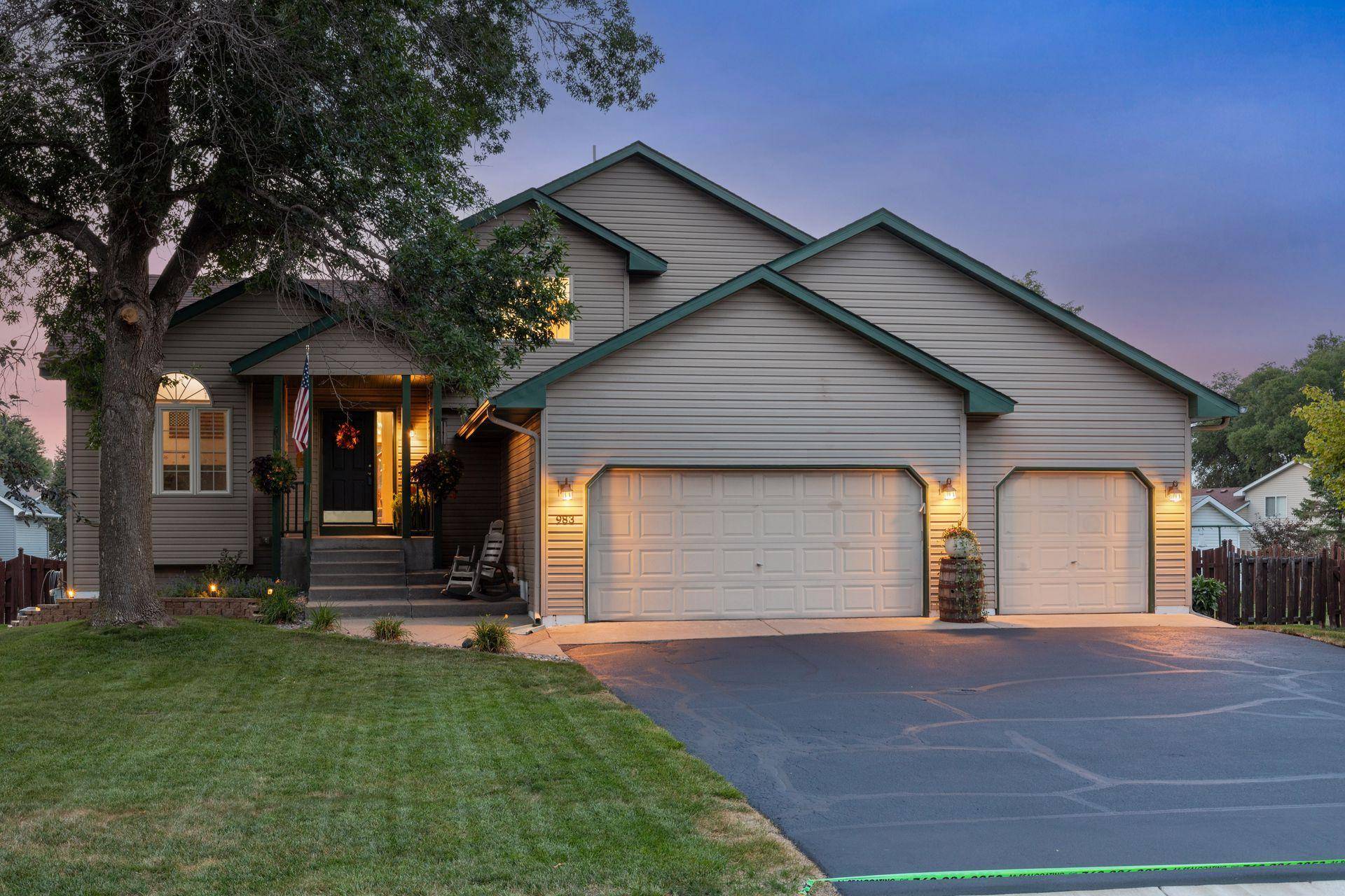 983 114th AVE NE, Blaine, MN 55434