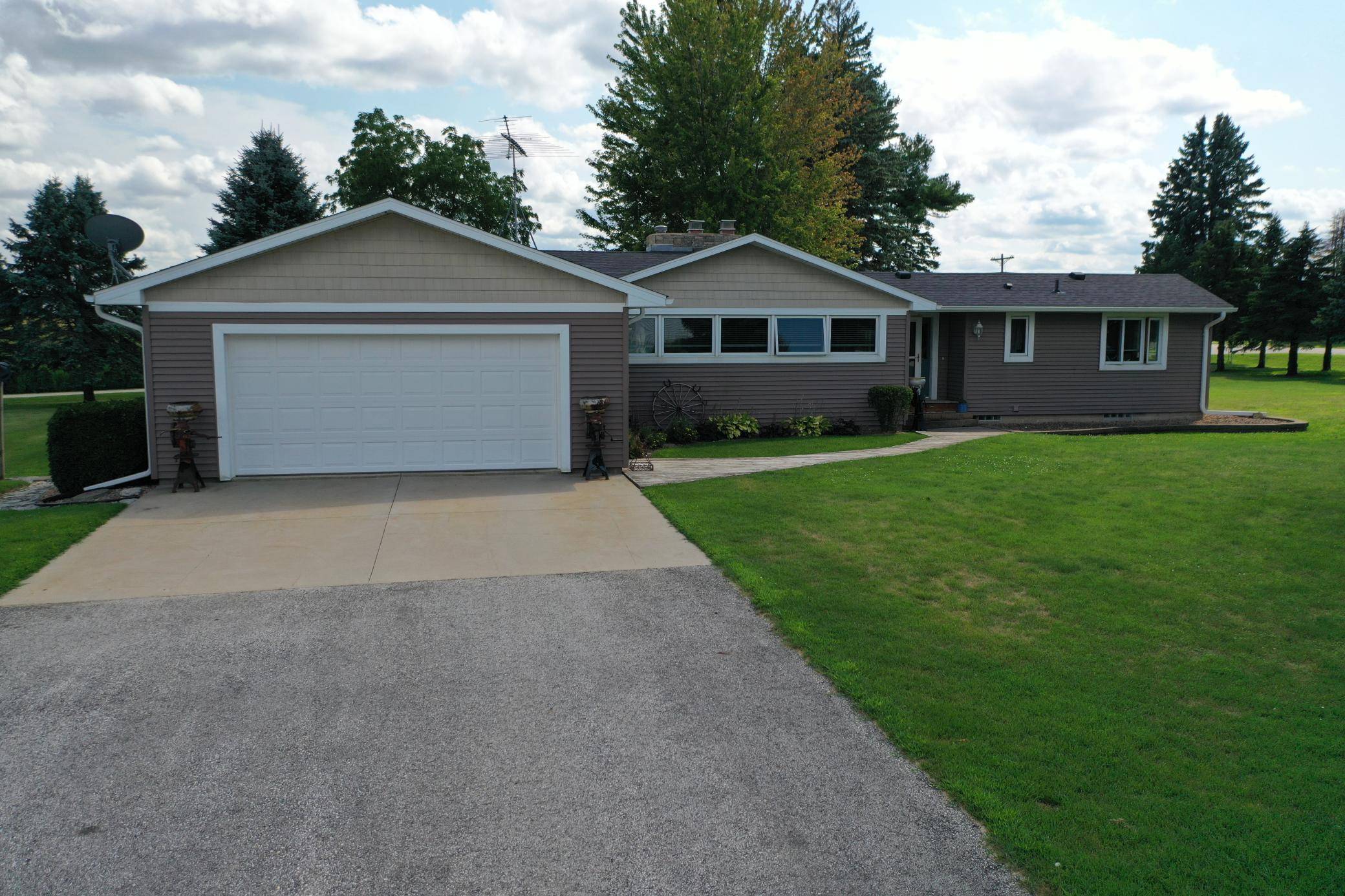 4900 42 HWY NE, Eyota, MN 55934