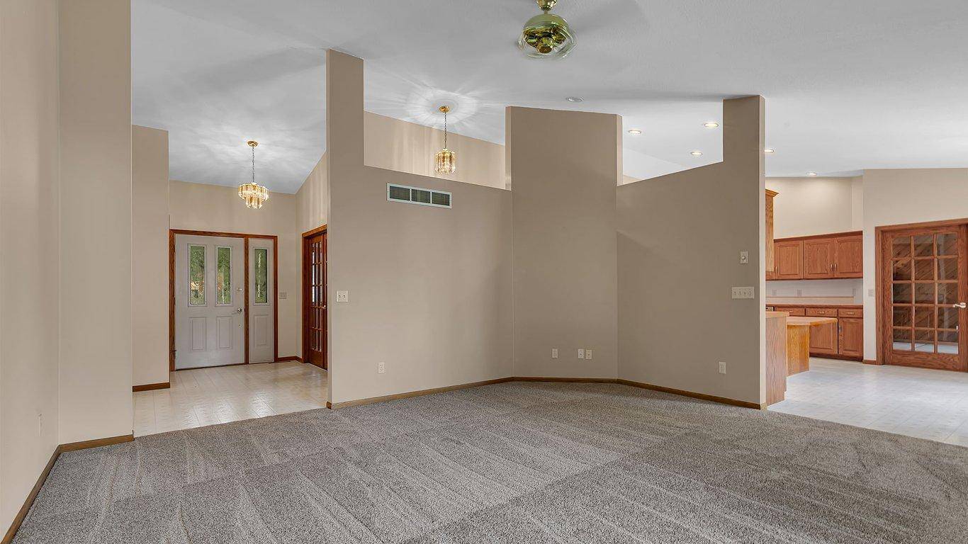 985 Juliet WAY, Avon, MN 56310
