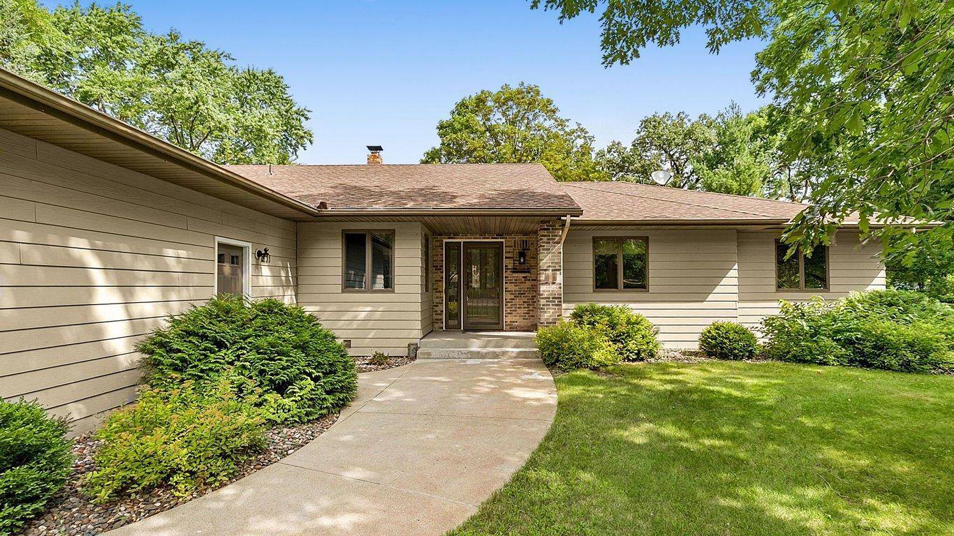 985 Juliet WAY, Avon, MN 56310