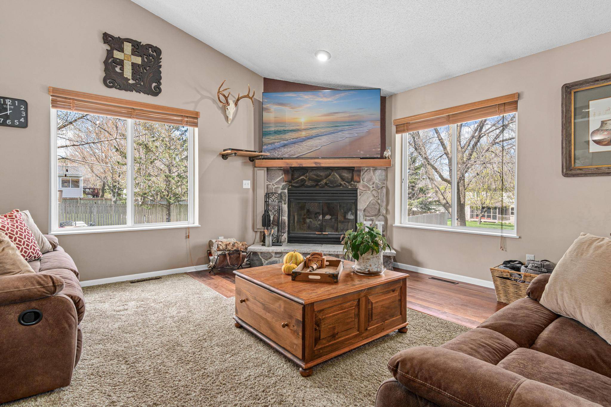 1400 Field Creek CIR, Victoria, MN 55386