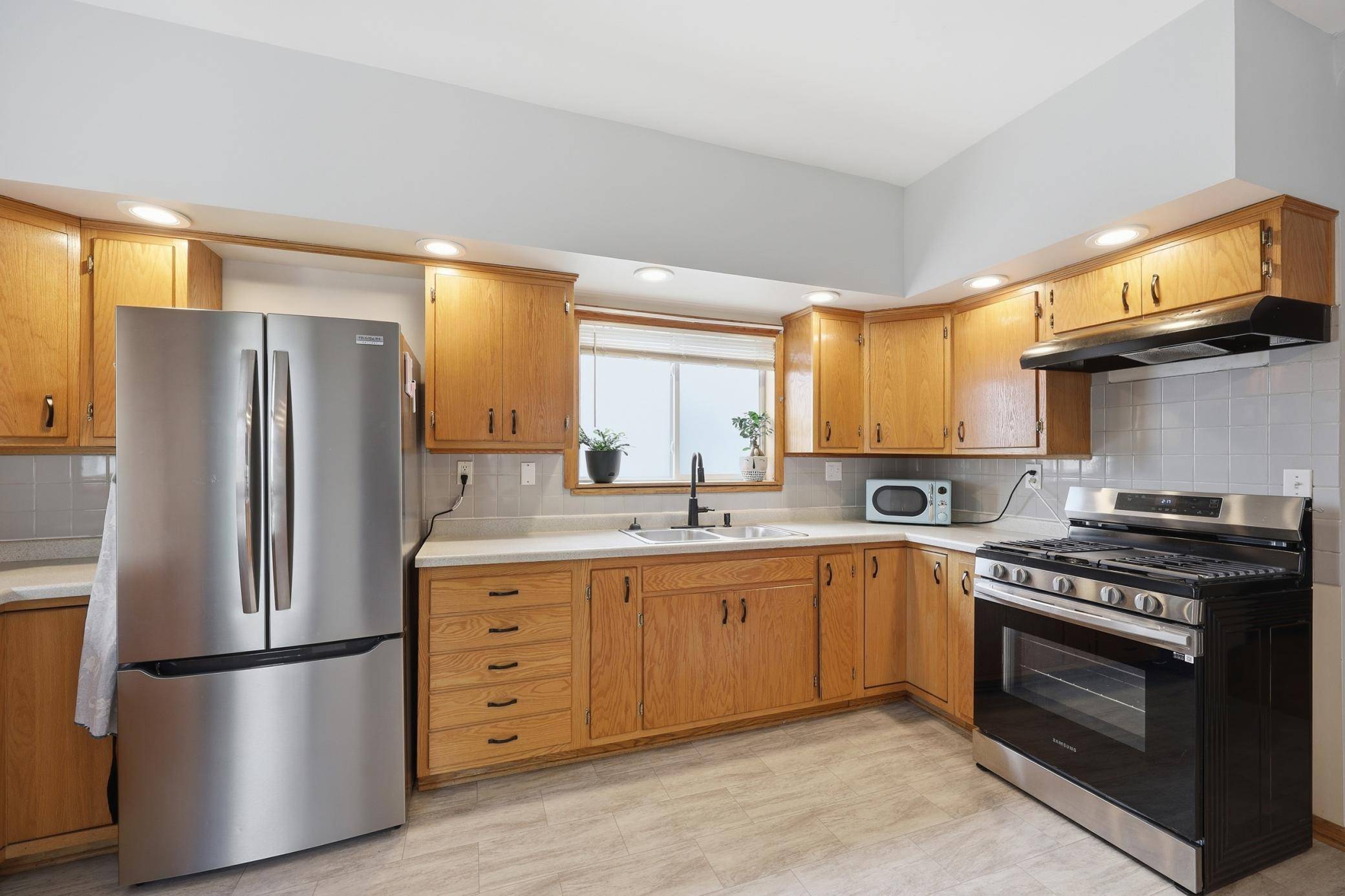 942 Central AVE W, Saint Paul, MN 55104