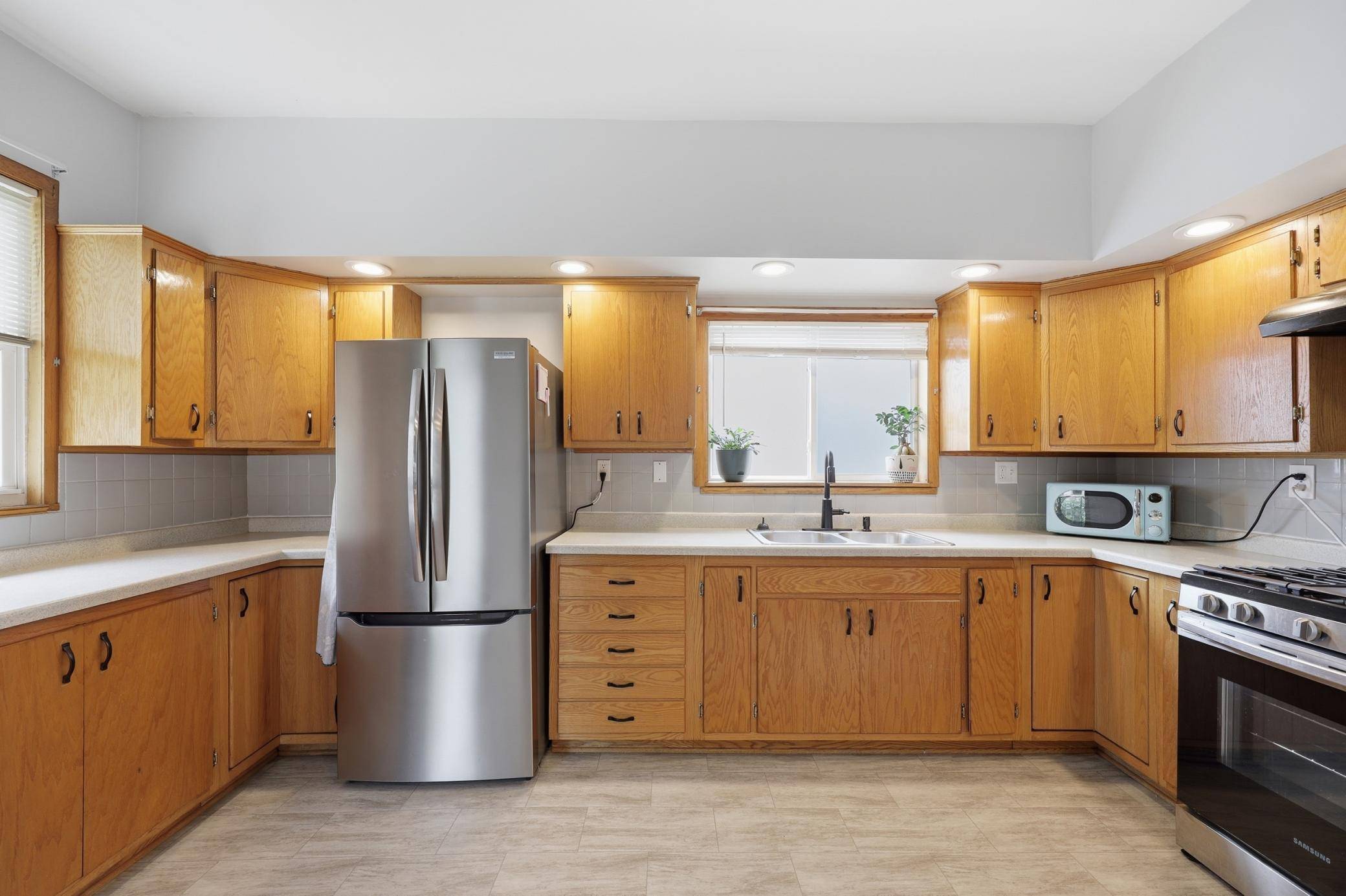 942 Central AVE W, Saint Paul, MN 55104
