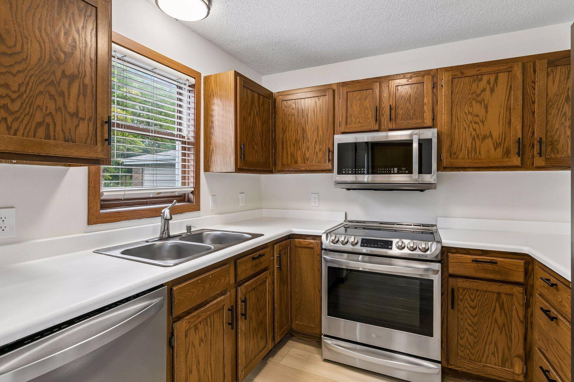 942 E Travelers TRL #58, Burnsville, MN 55337