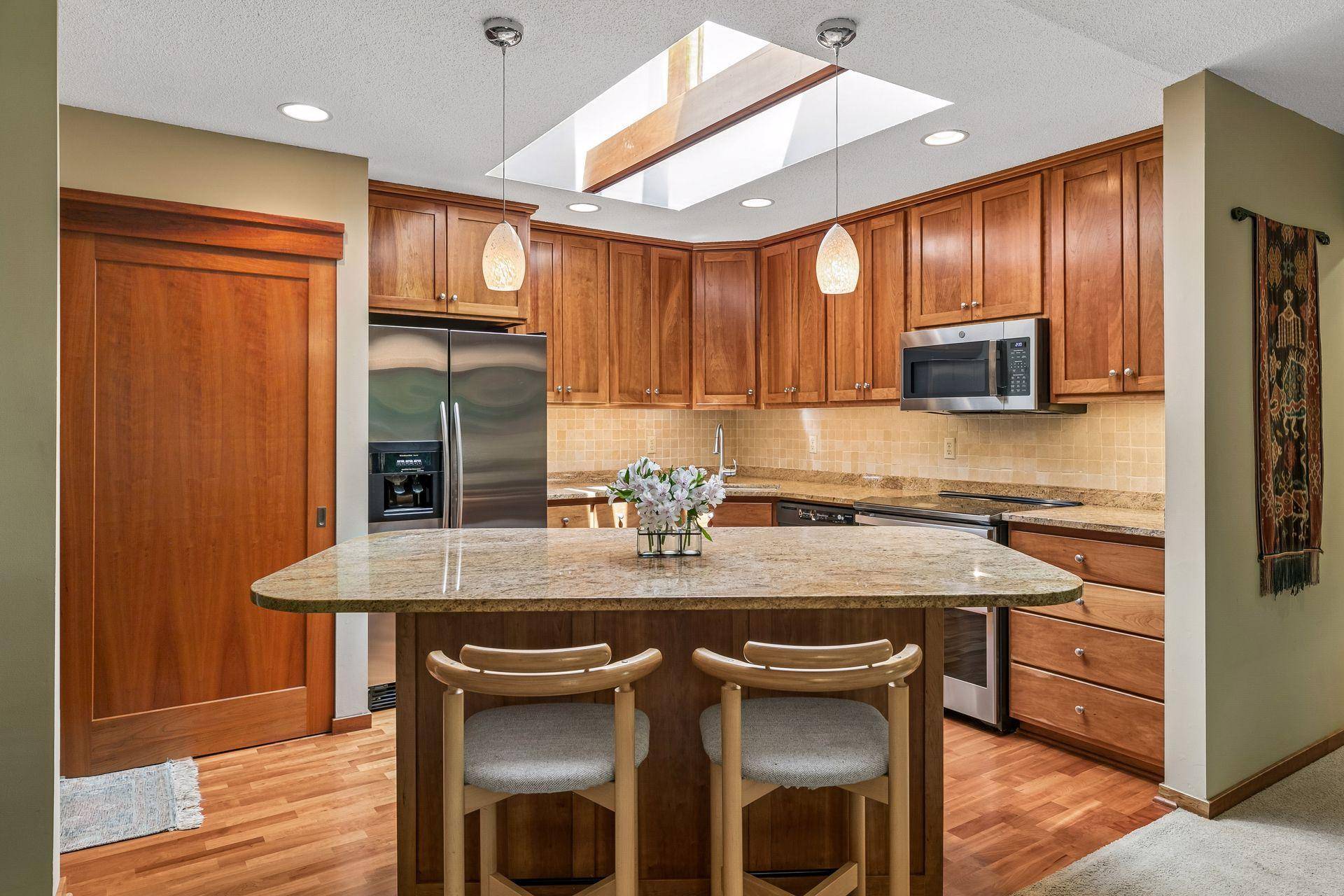 1900 Lanewood LN N, Plymouth, MN 55447