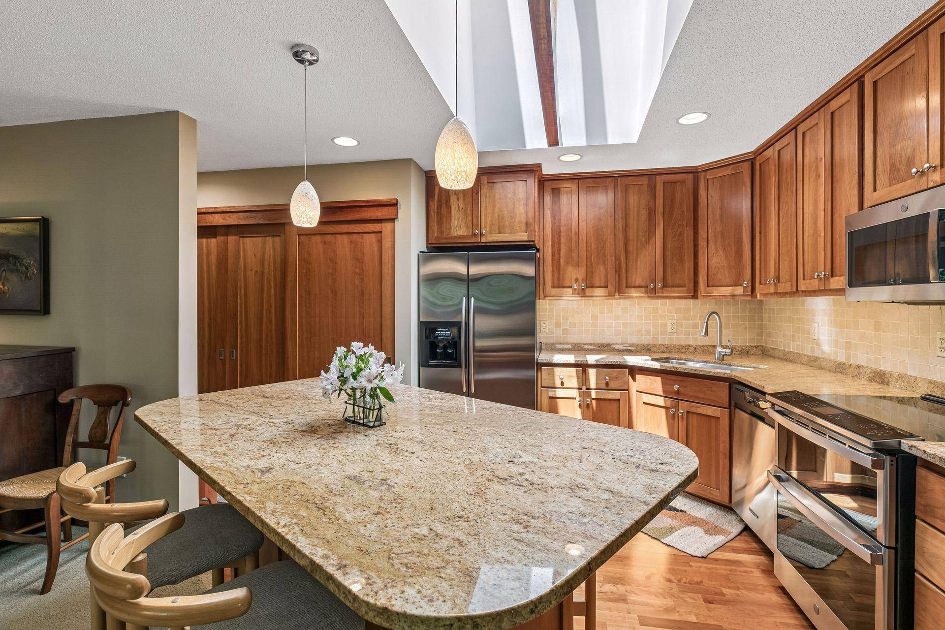 1900 Lanewood LN N, Plymouth, MN 55447