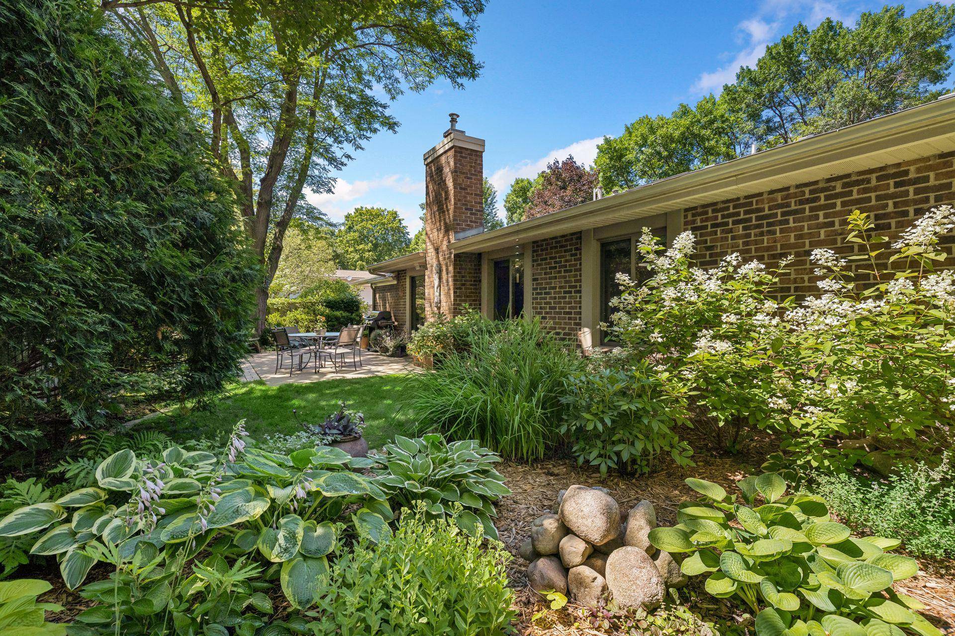1900 Lanewood LN N, Plymouth, MN 55447