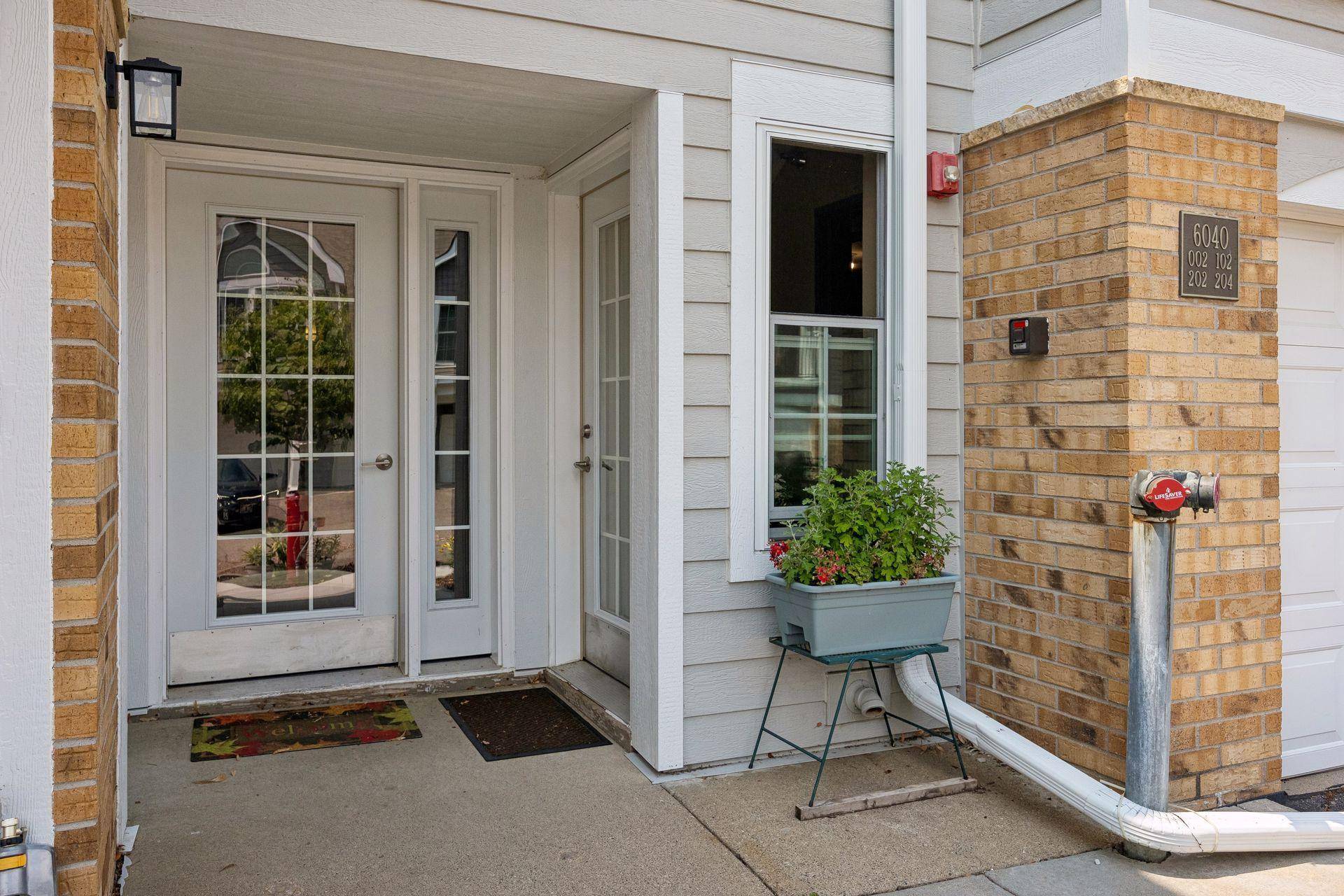 6040 Chasewood Pkwy #2, Minnetonka, MN 55343