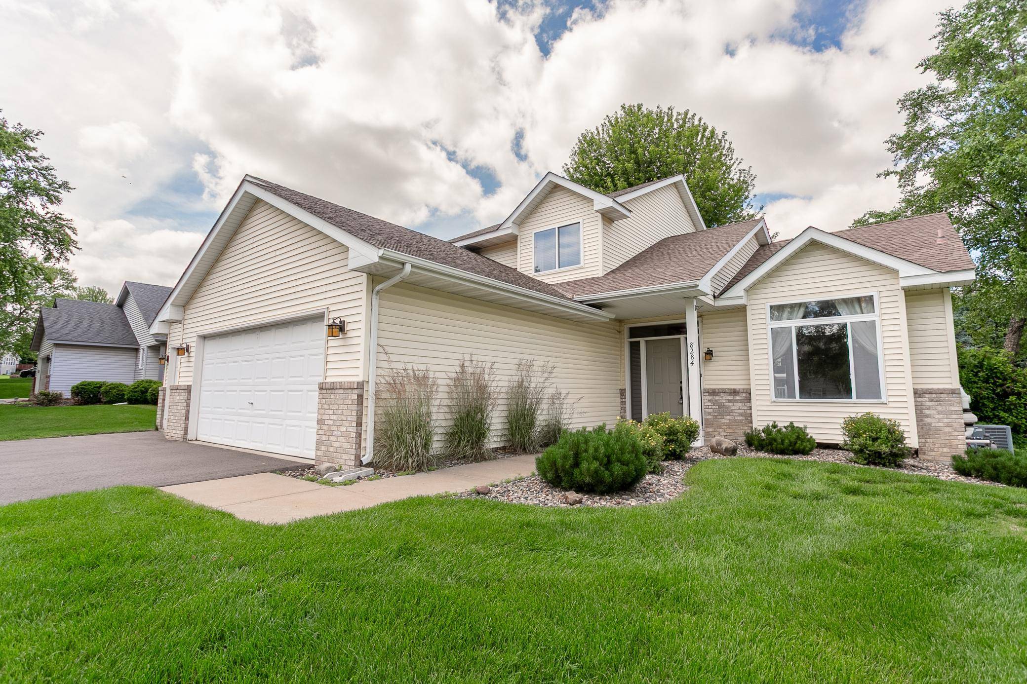 8284 Ashford RD, Woodbury, MN 55125