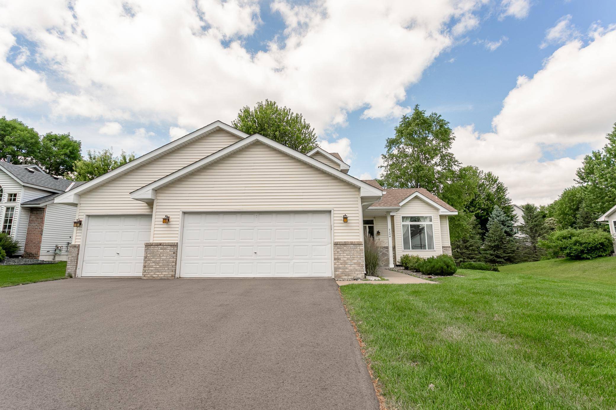 8284 Ashford RD, Woodbury, MN 55125
