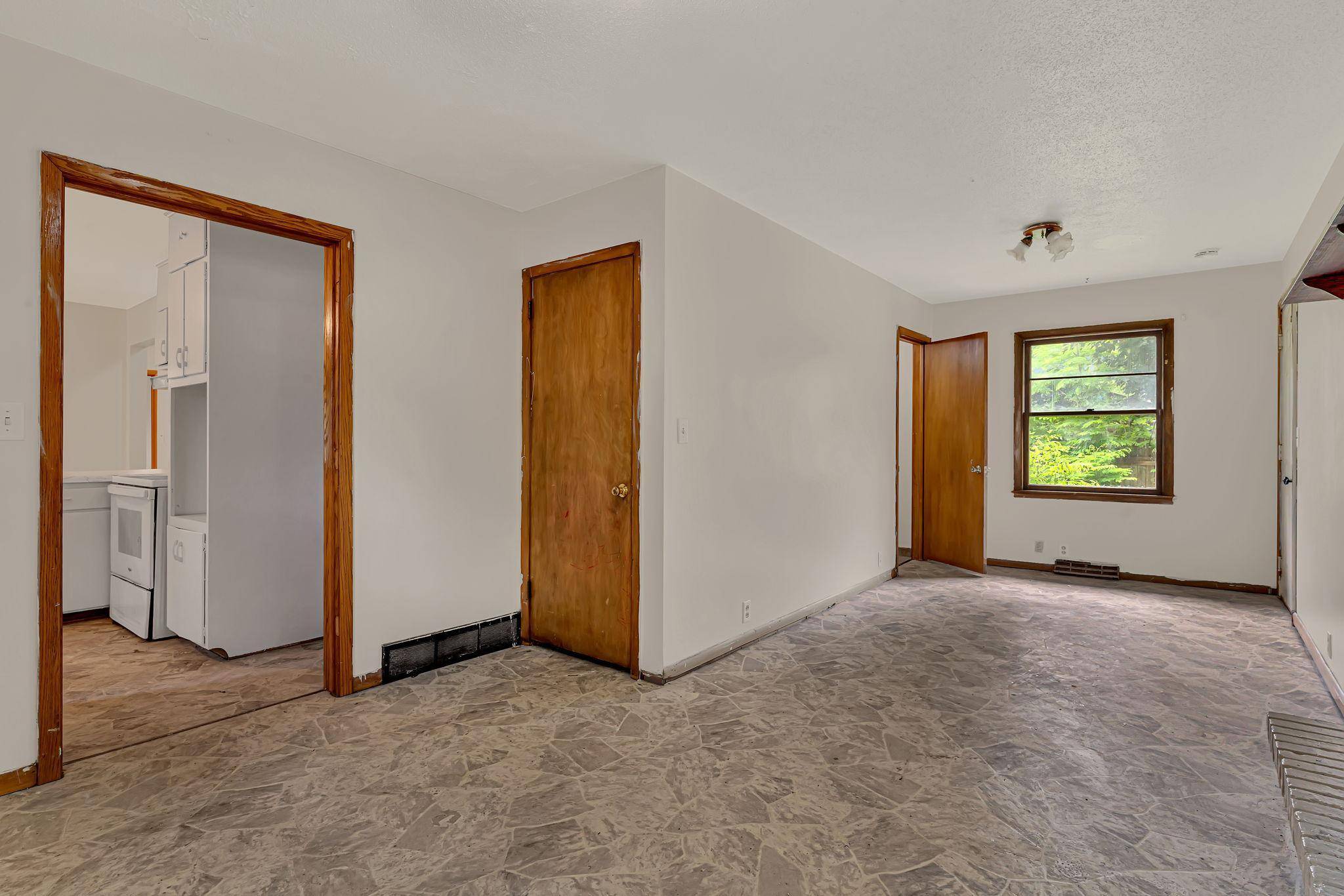 1308 10th ST SW, Willmar, MN 56201