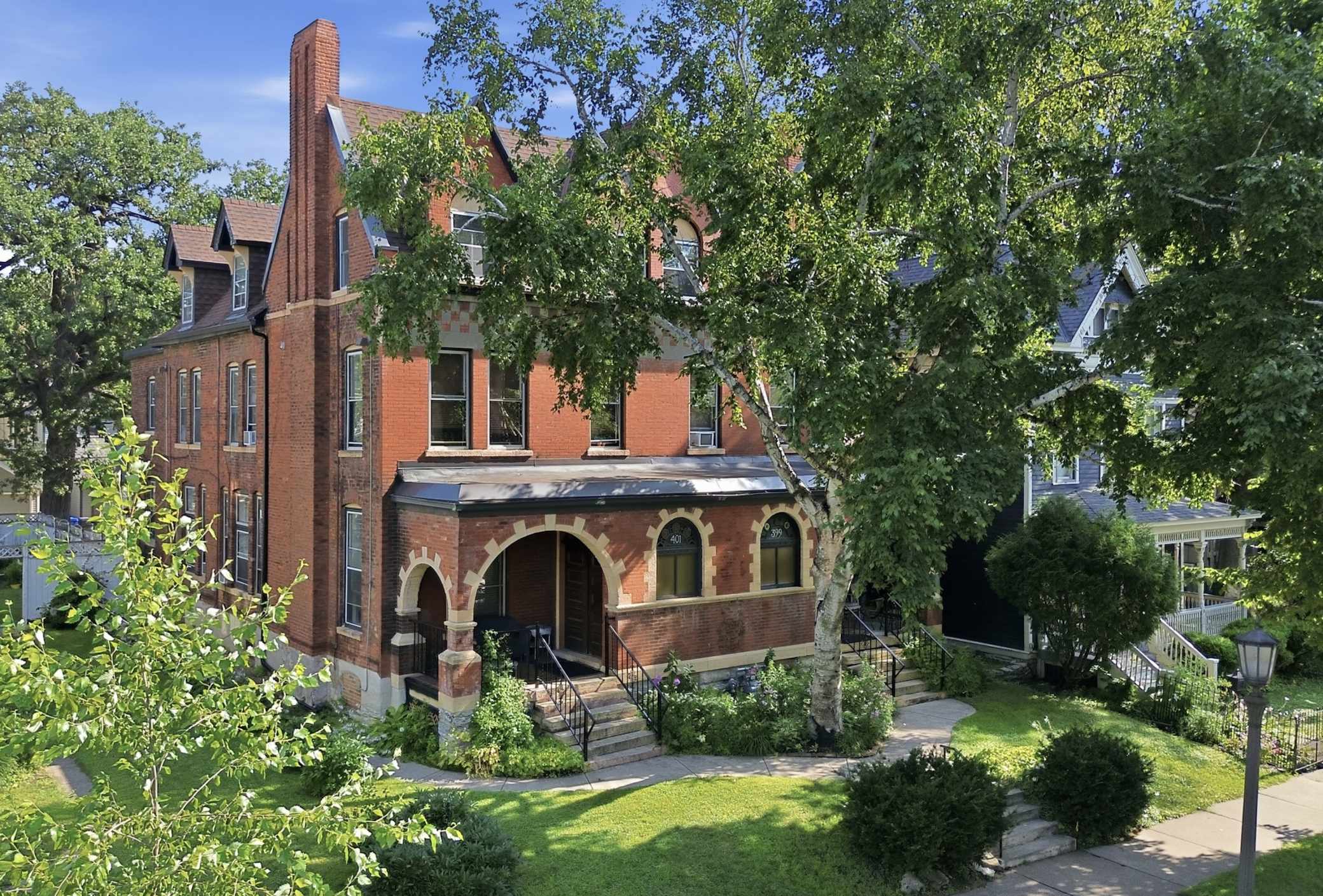 399 Ashland AVE, Saint Paul, MN 55102