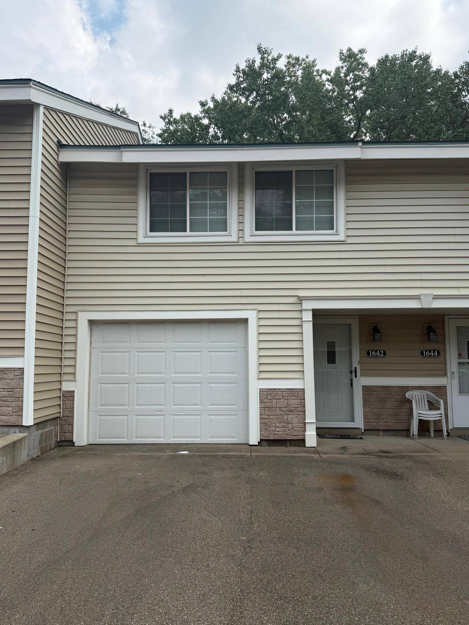 1642 River Bluff CT #105, Eagan, MN 55121