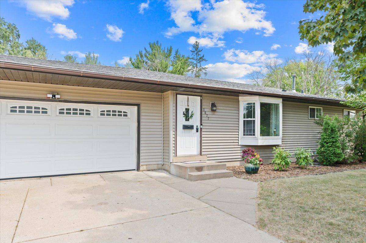 3877 71st ST E, Inver Grove Heights, MN 55076