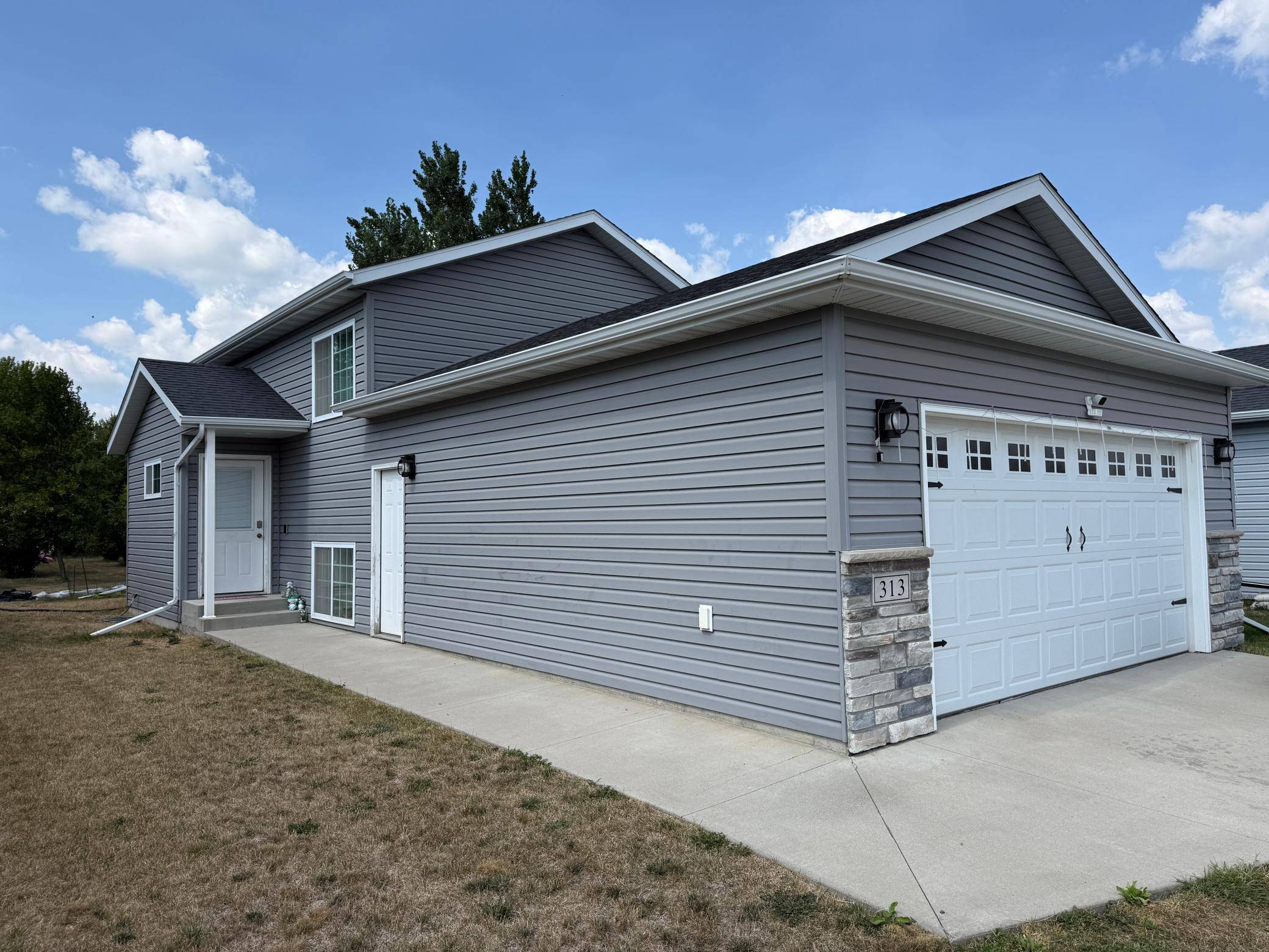 313 5th ST E, Horace, ND 58047