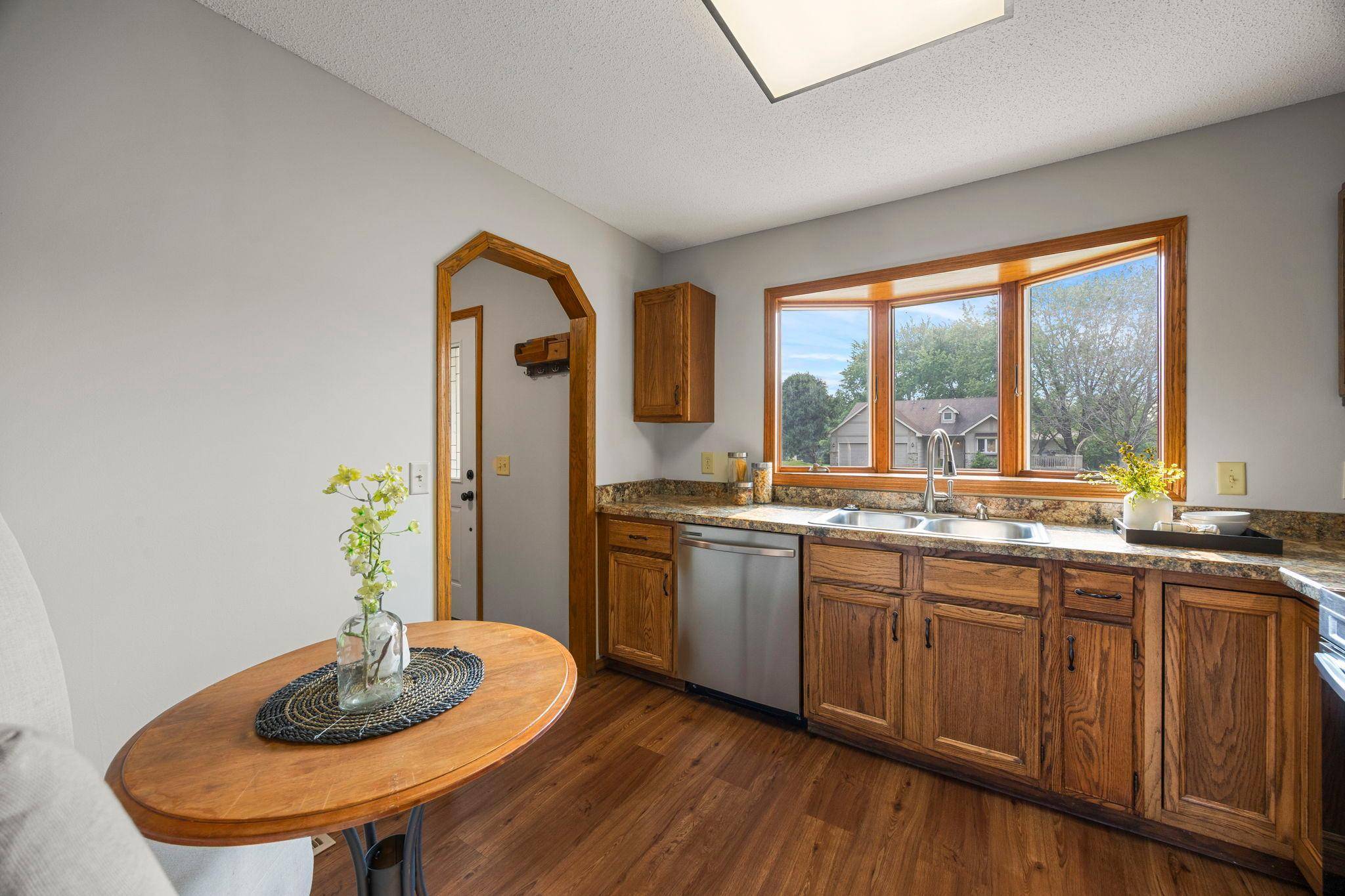 5700 Deer TRL E, Shoreview, MN 55126