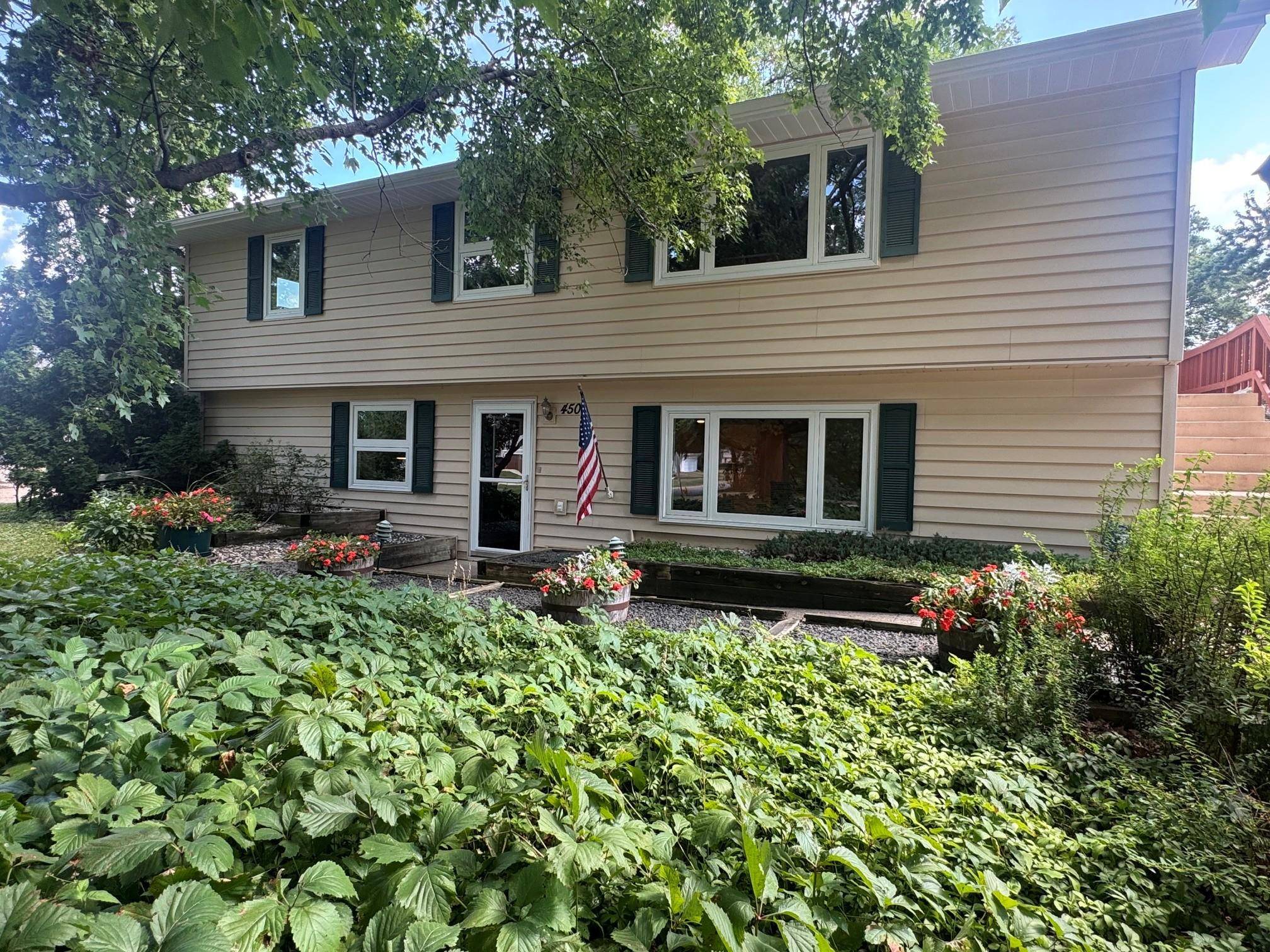450 Ranchview LN N, Plymouth, MN 55447