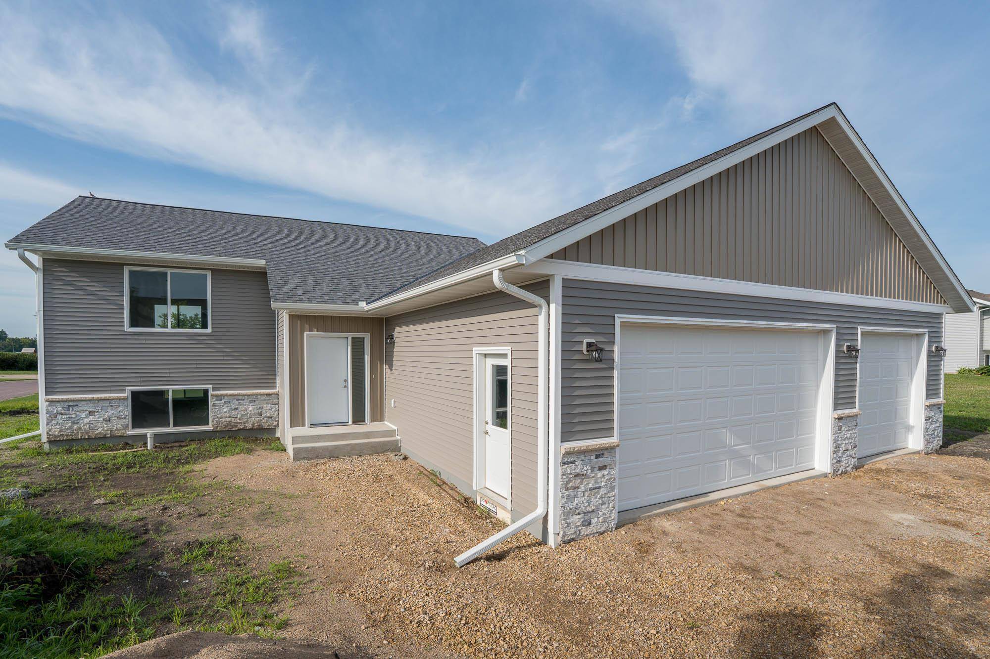 123 Erin CT, Nicollet, MN 56074