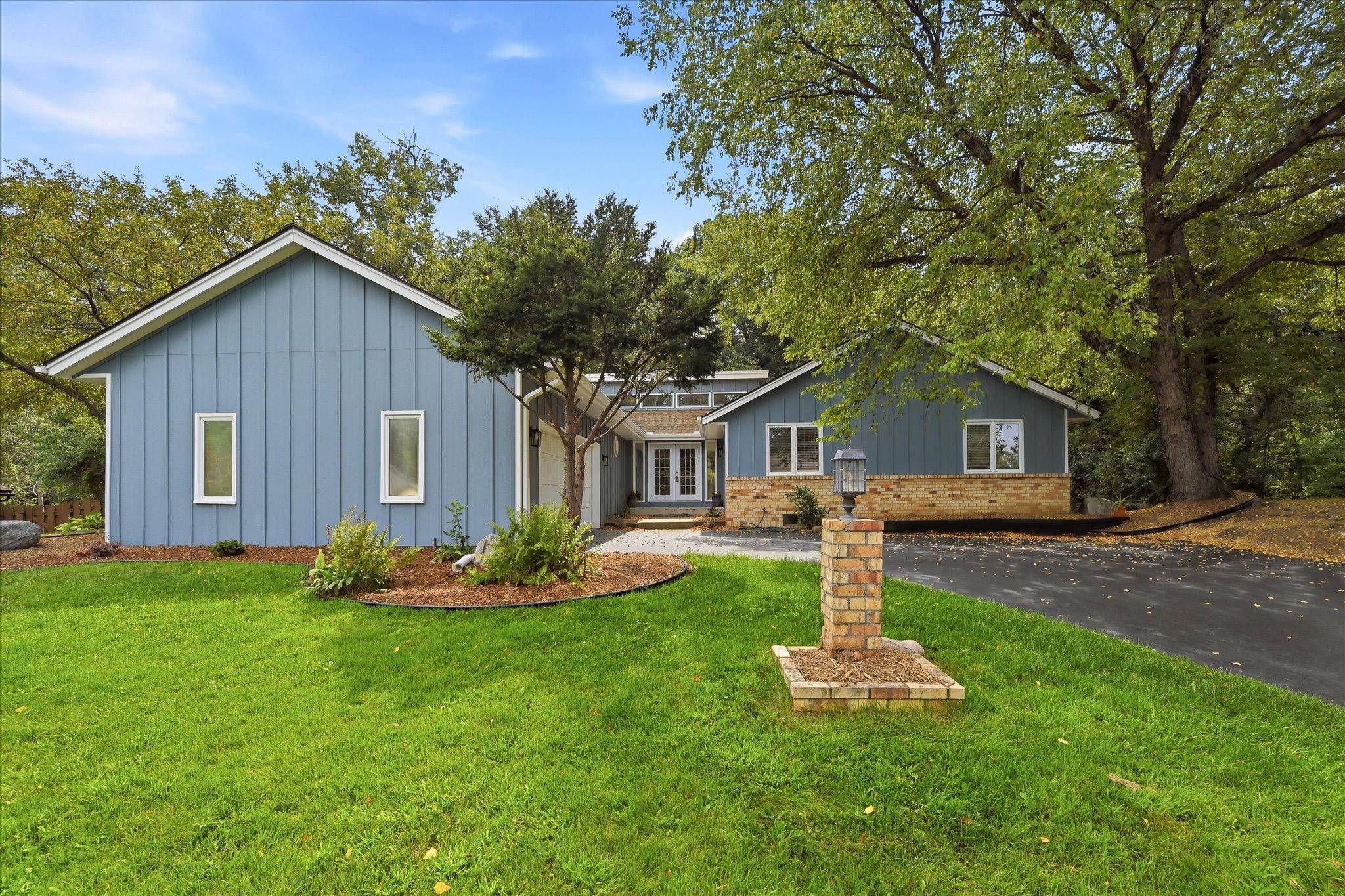 1592 Sherwood CT, Eagan, MN 55122