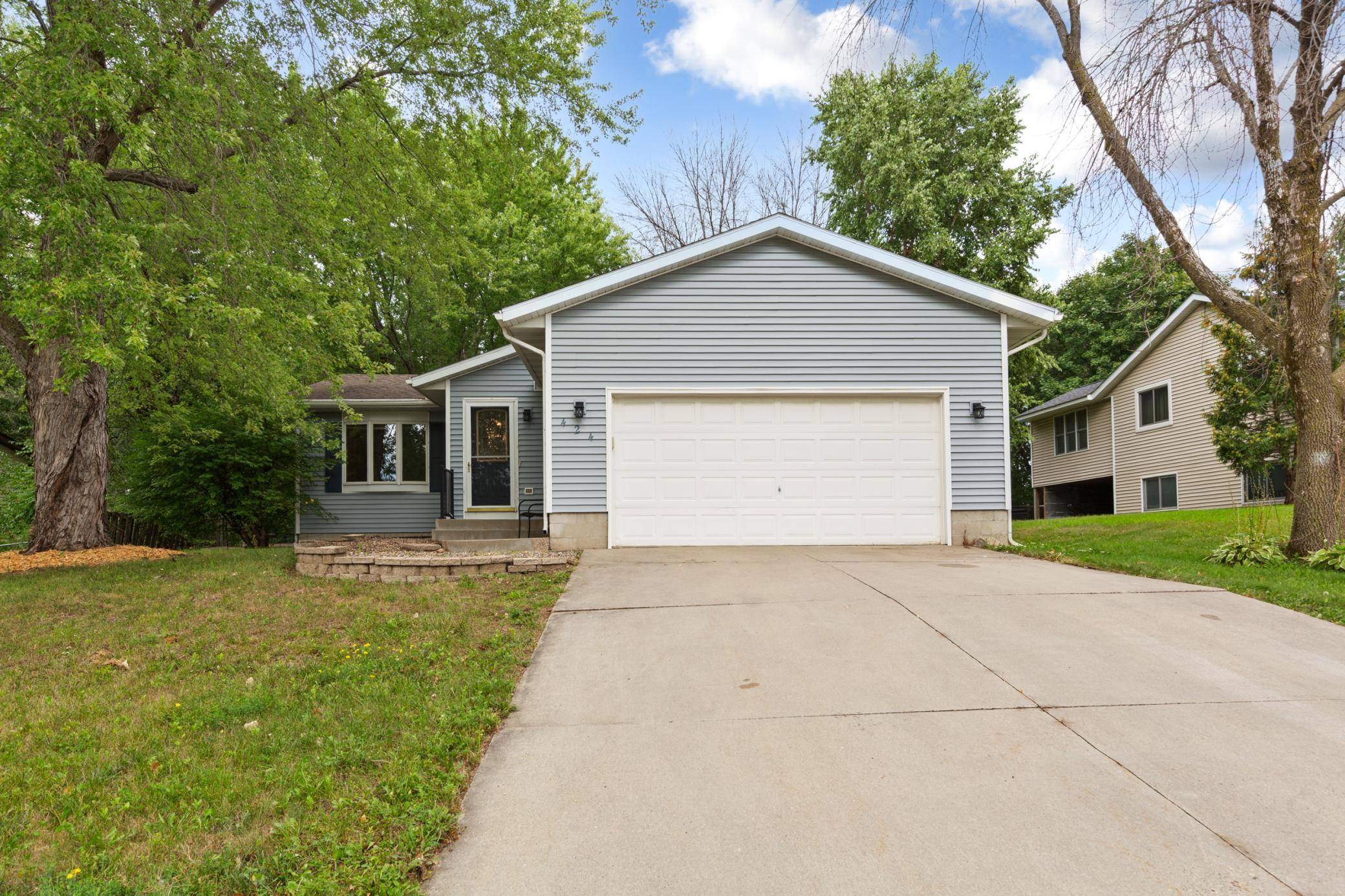 424 Littleford LN, Faribault, MN 55021