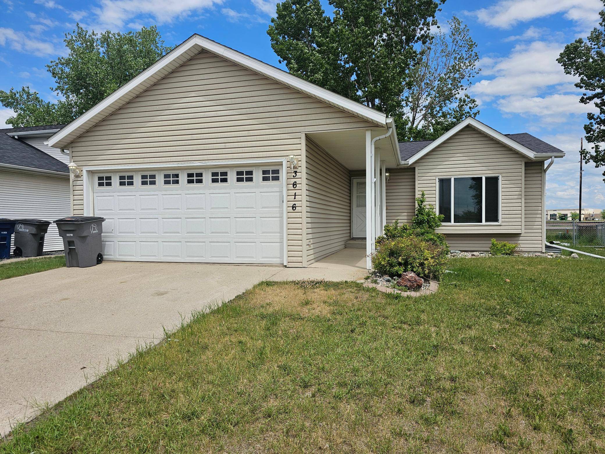 3616 Village Green LN, Moorhead, MN 56560