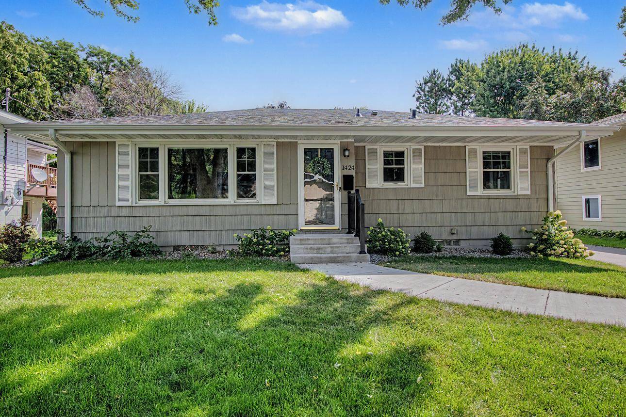 1424 Rhode Island AVE N, Golden Valley, MN 55427