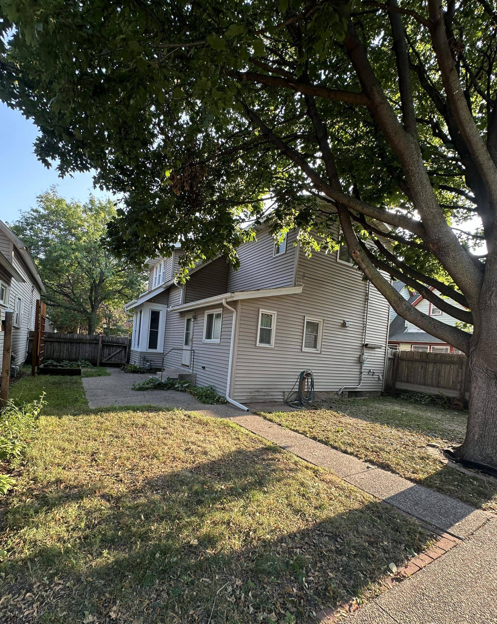 823 Juno AVE, Saint Paul, MN 55102