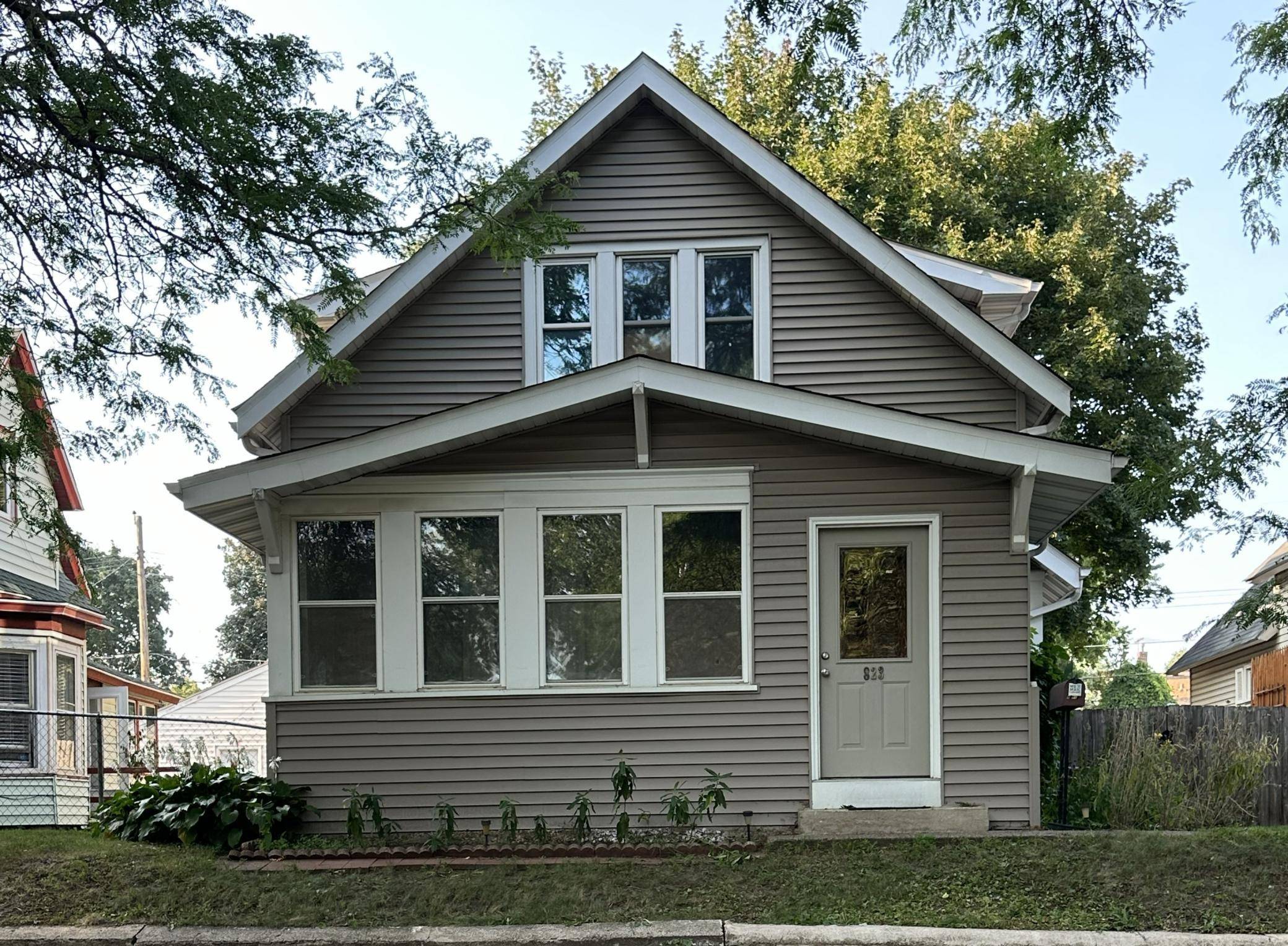 823 Juno AVE, Saint Paul, MN 55102
