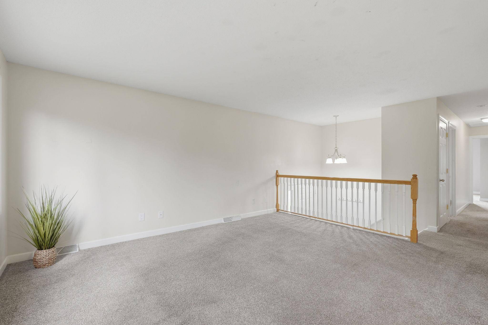 4250 Thornhill LN, Vadnais Heights, MN 55127