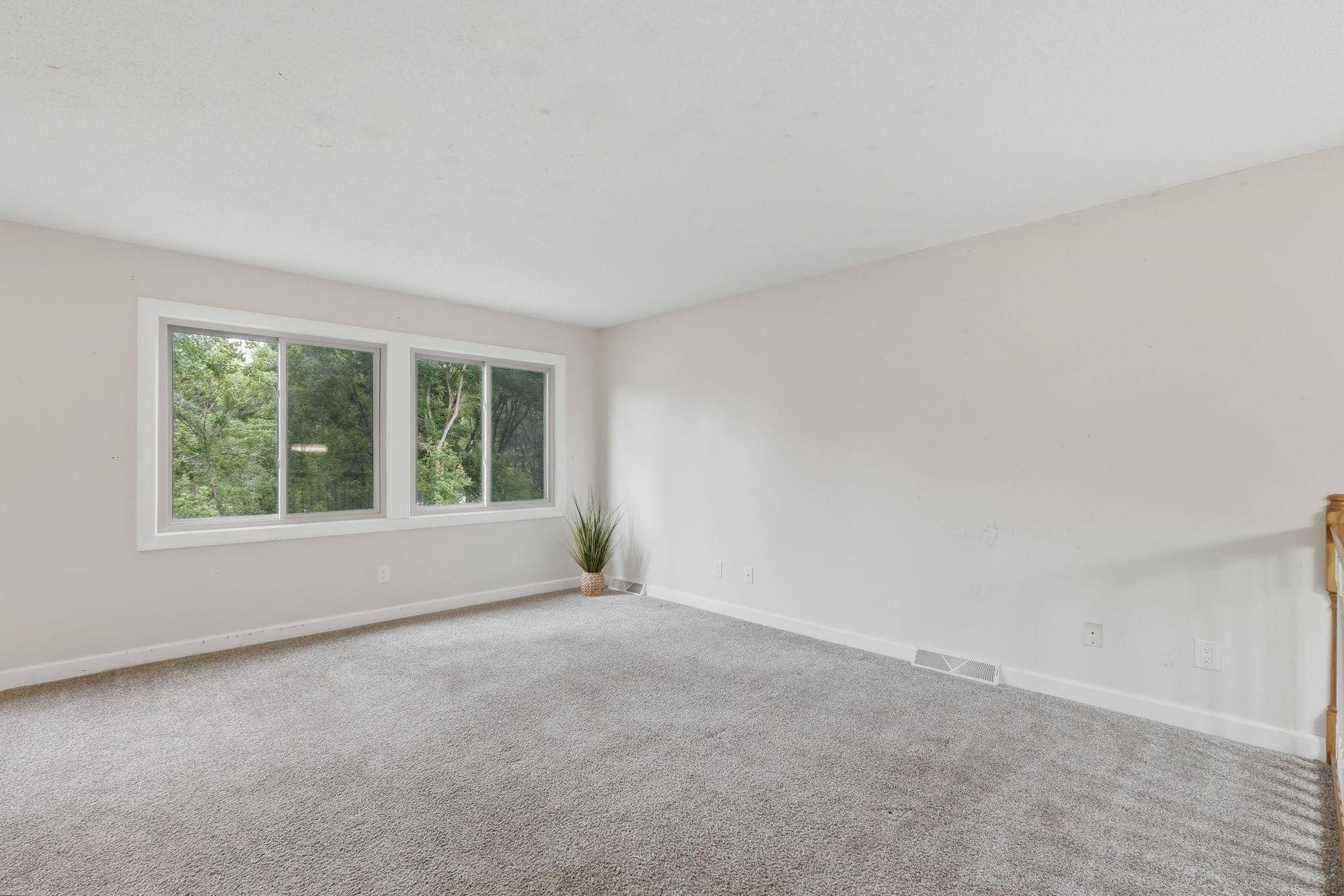 4250 Thornhill LN, Vadnais Heights, MN 55127