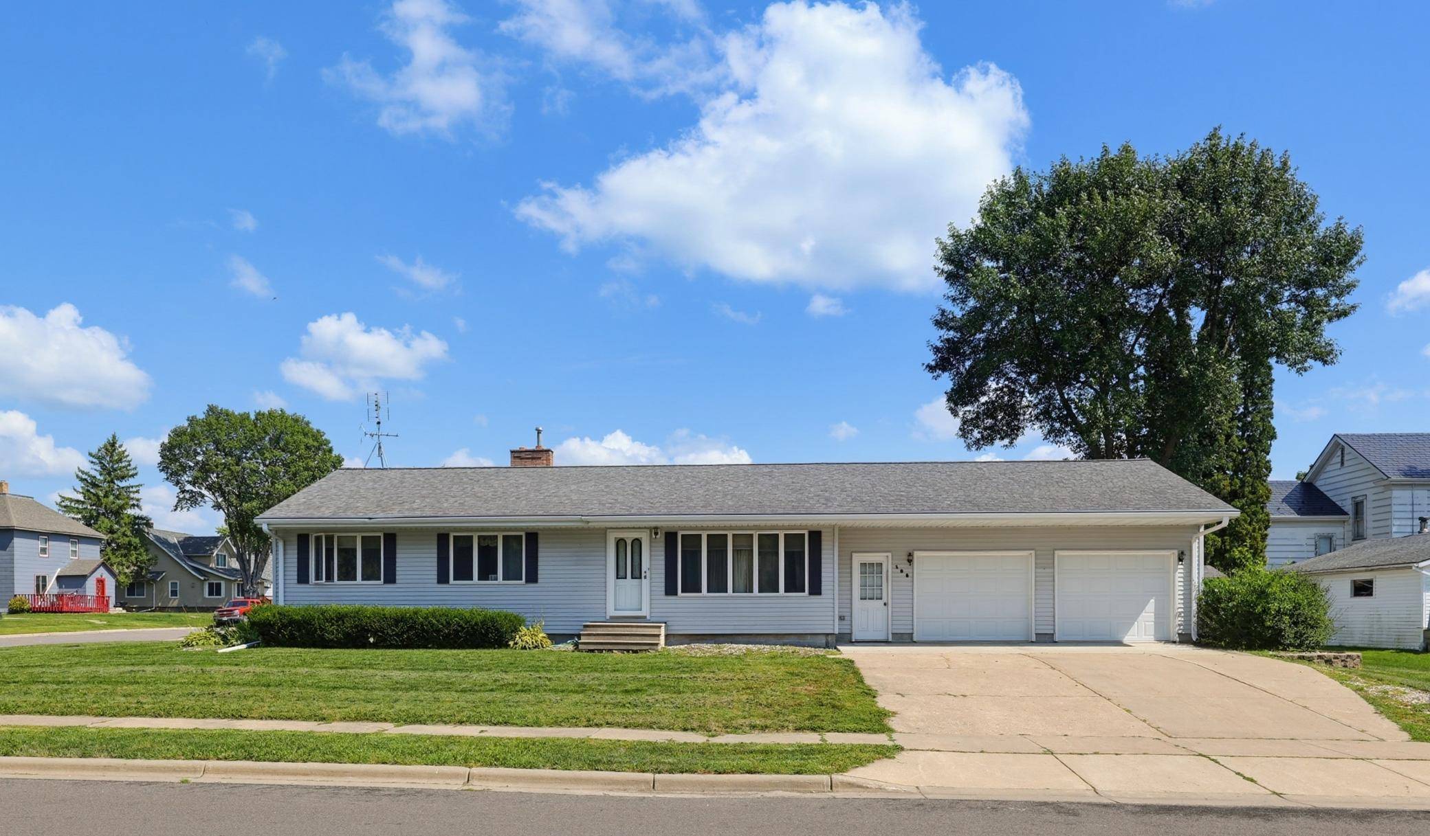 108 Park ST N, Fairfax, MN 55332
