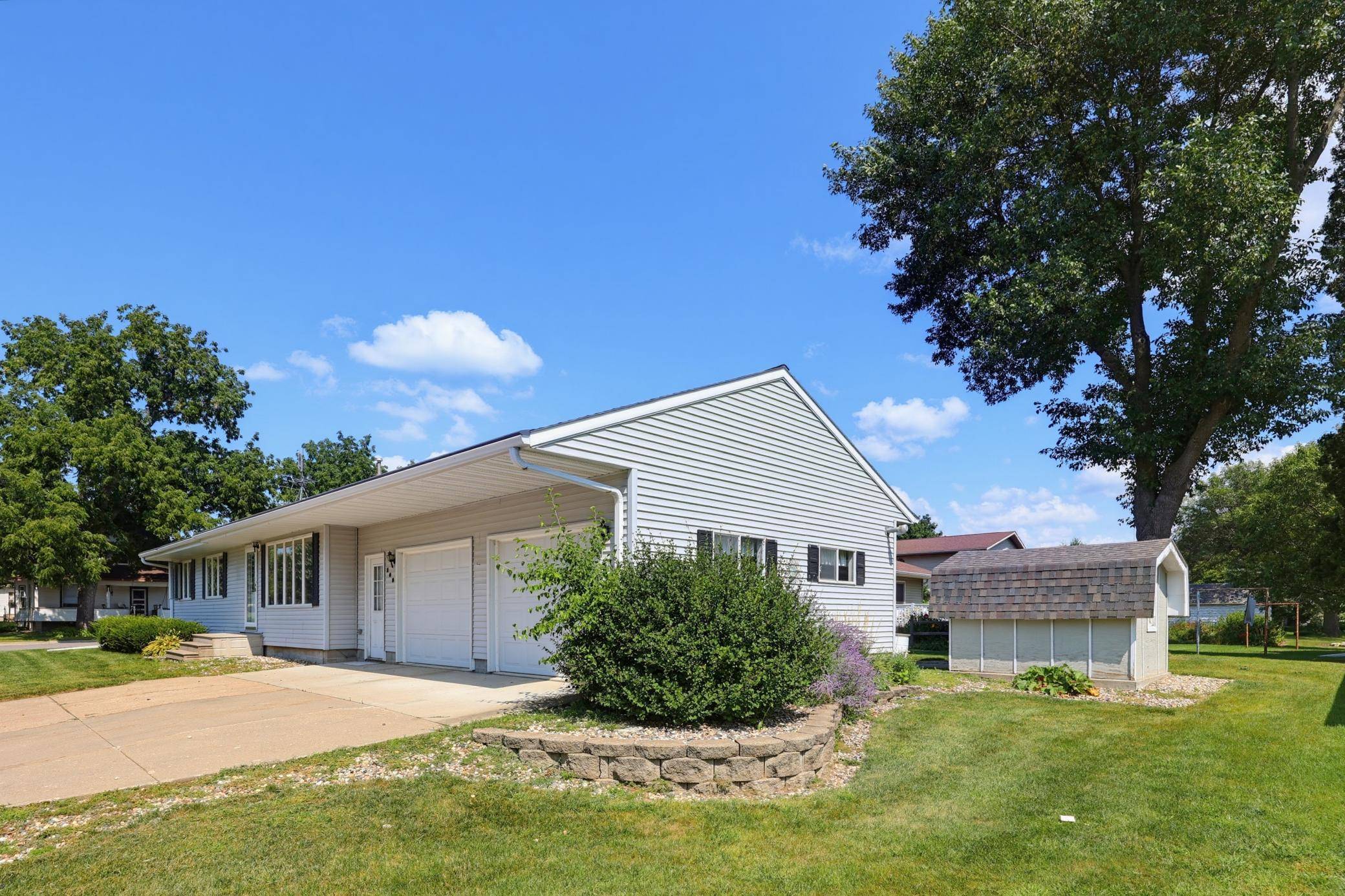 108 Park ST N, Fairfax, MN 55332