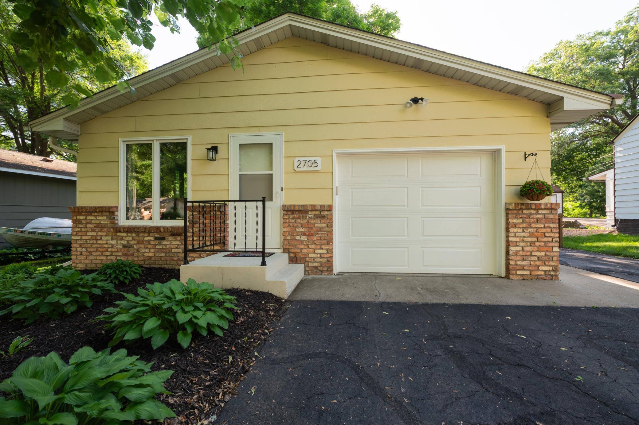 2705 Larch LN N, Plymouth, MN 55441