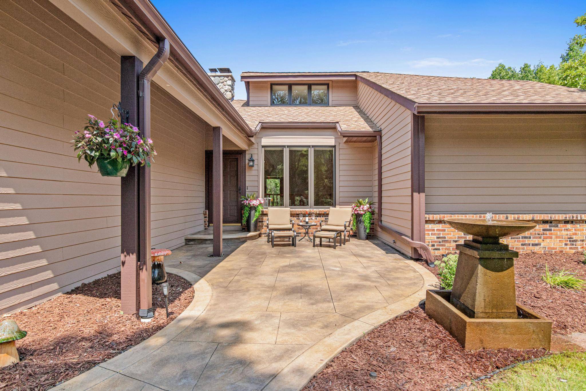 2915 Bruce CT, Inver Grove Heights, MN 55077