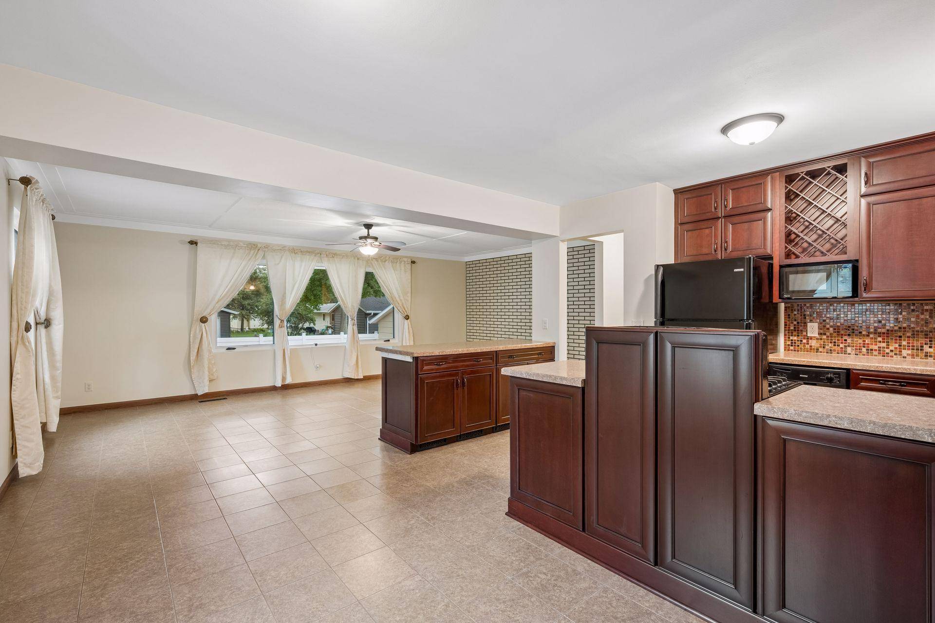 1309 10th ST SW, Willmar, MN 56201