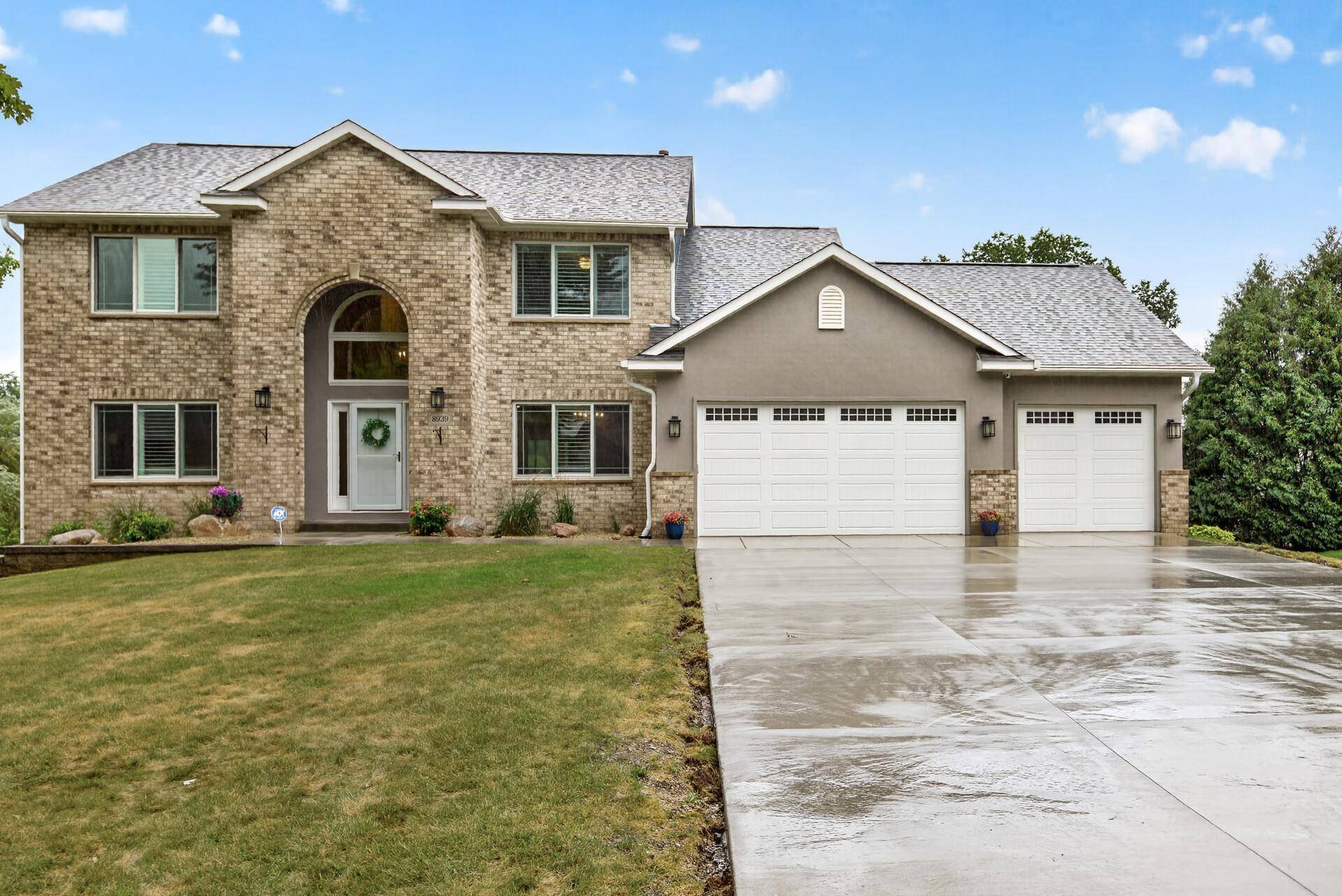 8939 Heatherton Ridge DR, Savage, MN 55378