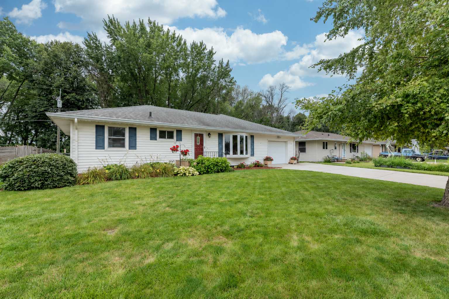 2613 E Main ST, Mankato, MN 56001