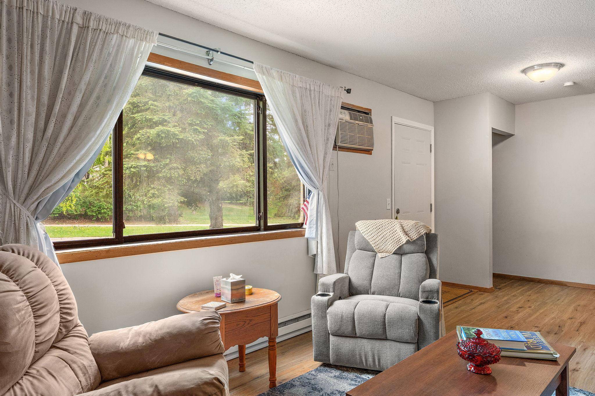 16 E 13th ST, Waconia, MN 55387