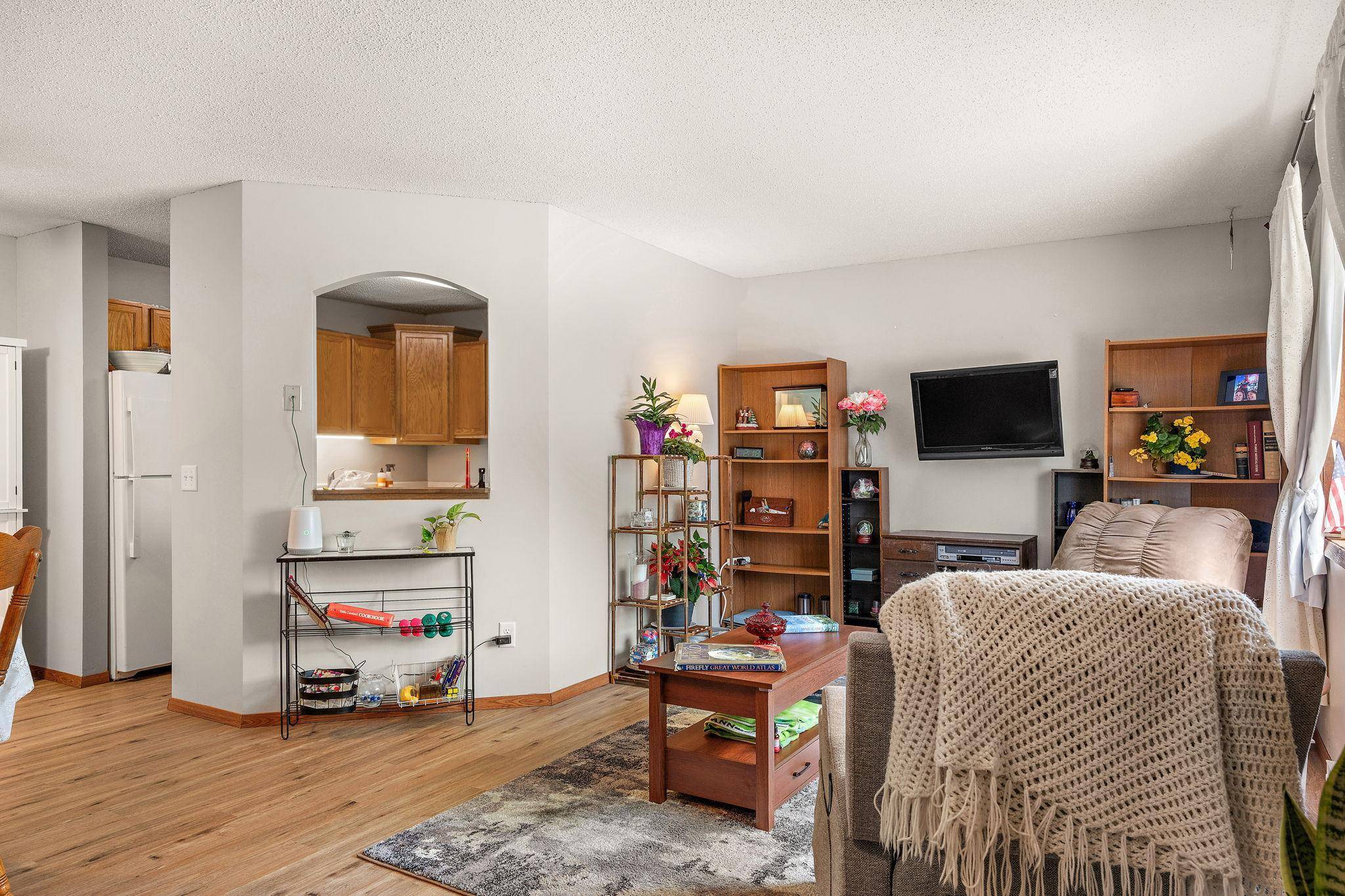 16 E 13th ST, Waconia, MN 55387