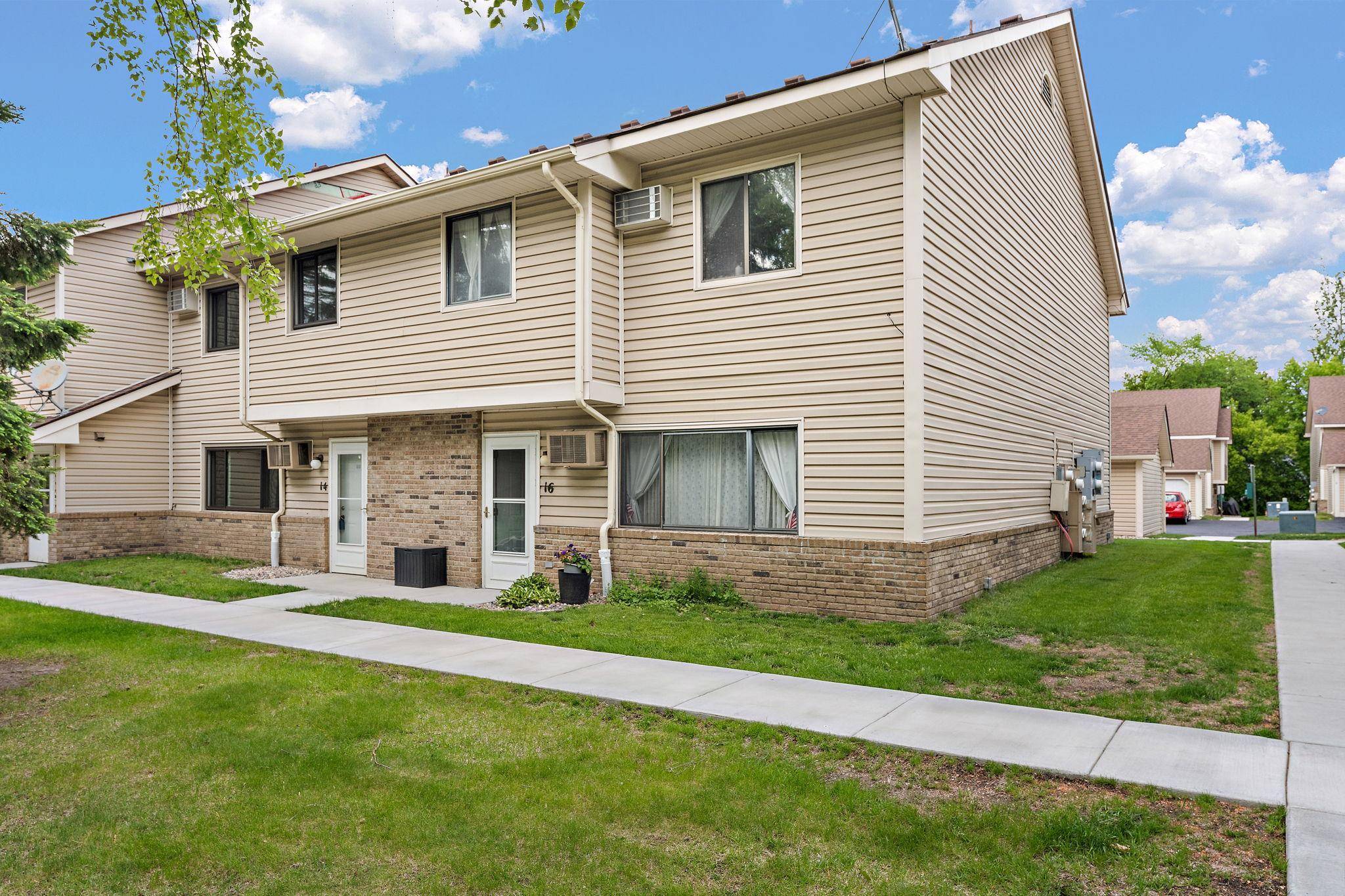 16 E 13th ST, Waconia, MN 55387