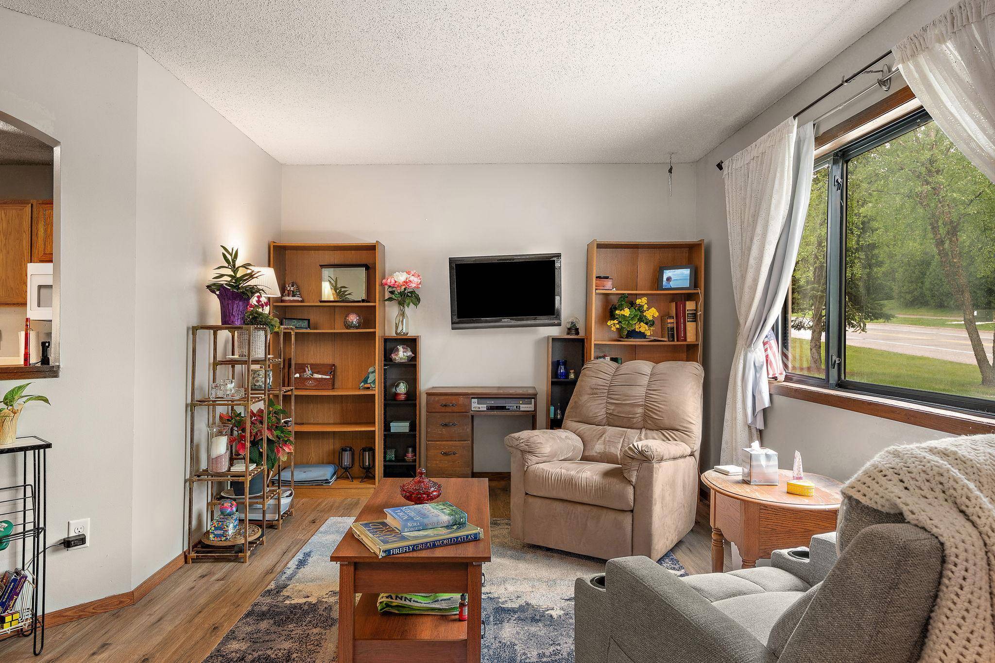 16 E 13th ST, Waconia, MN 55387