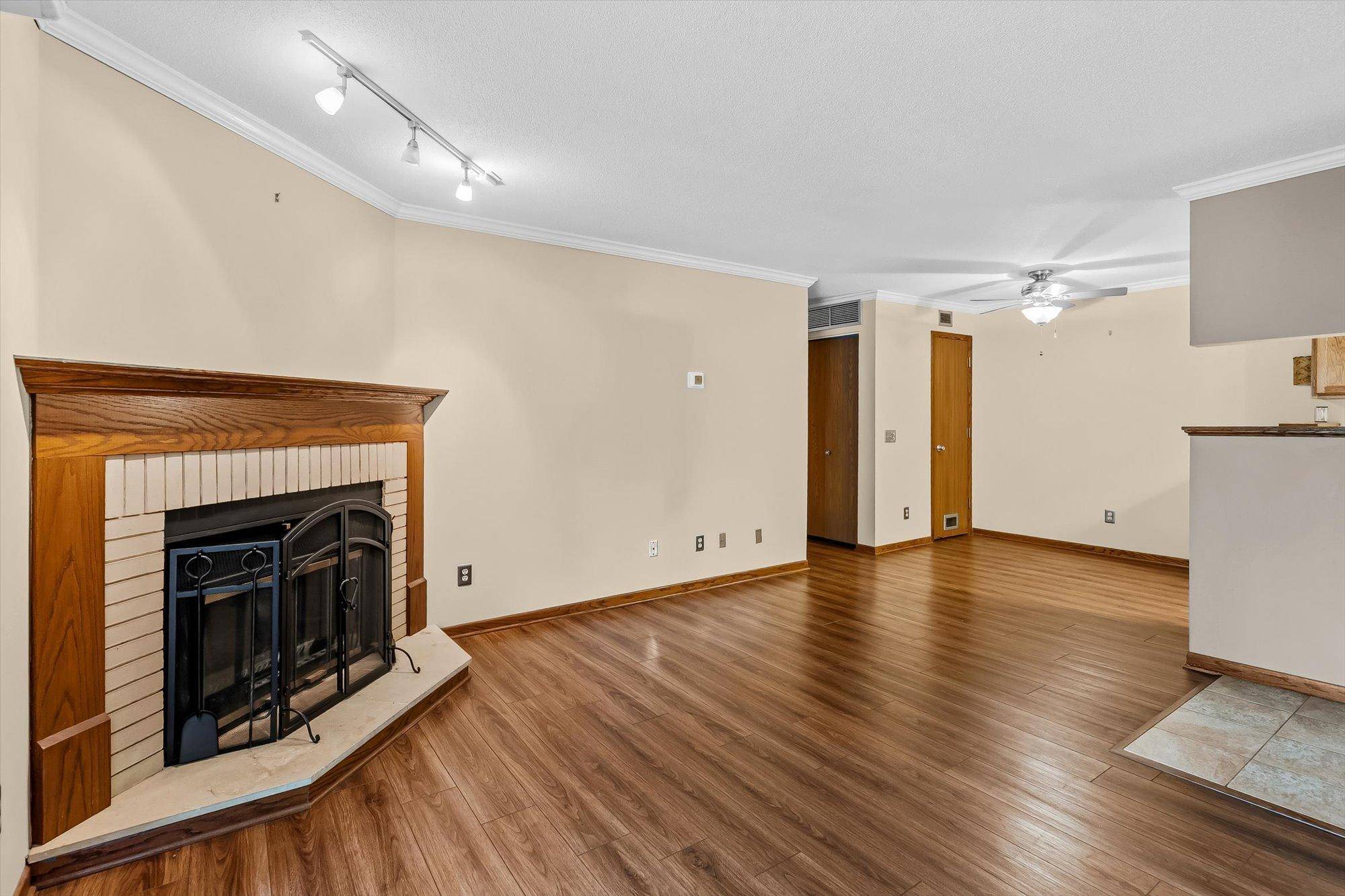 2296 Benson AVE #G, Saint Paul, MN 55116