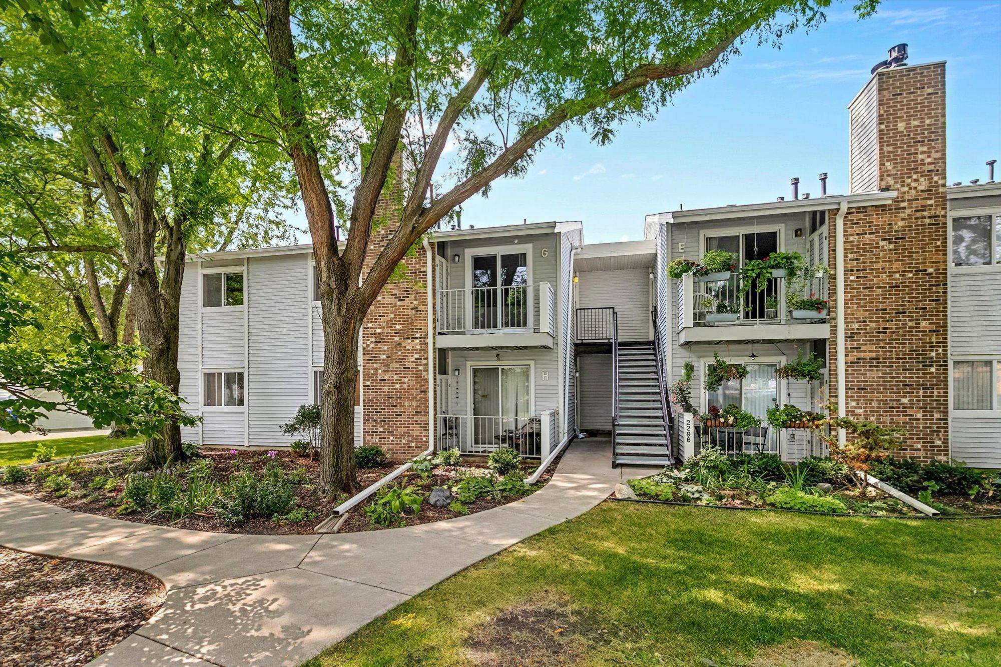 2296 Benson AVE #G, Saint Paul, MN 55116