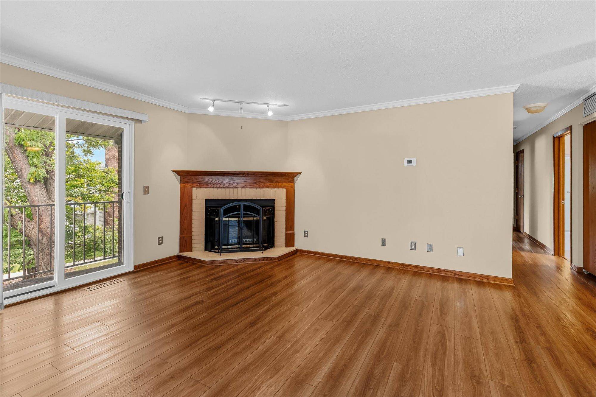 2296 Benson AVE #G, Saint Paul, MN 55116