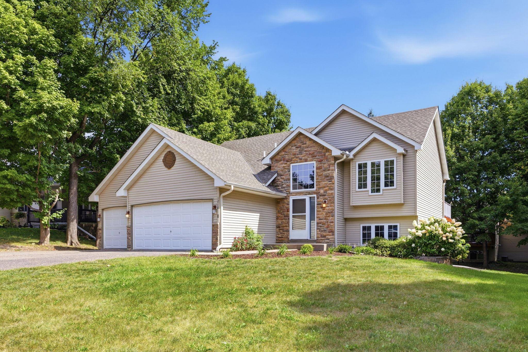1218 Timber LN, Buffalo, MN 55313