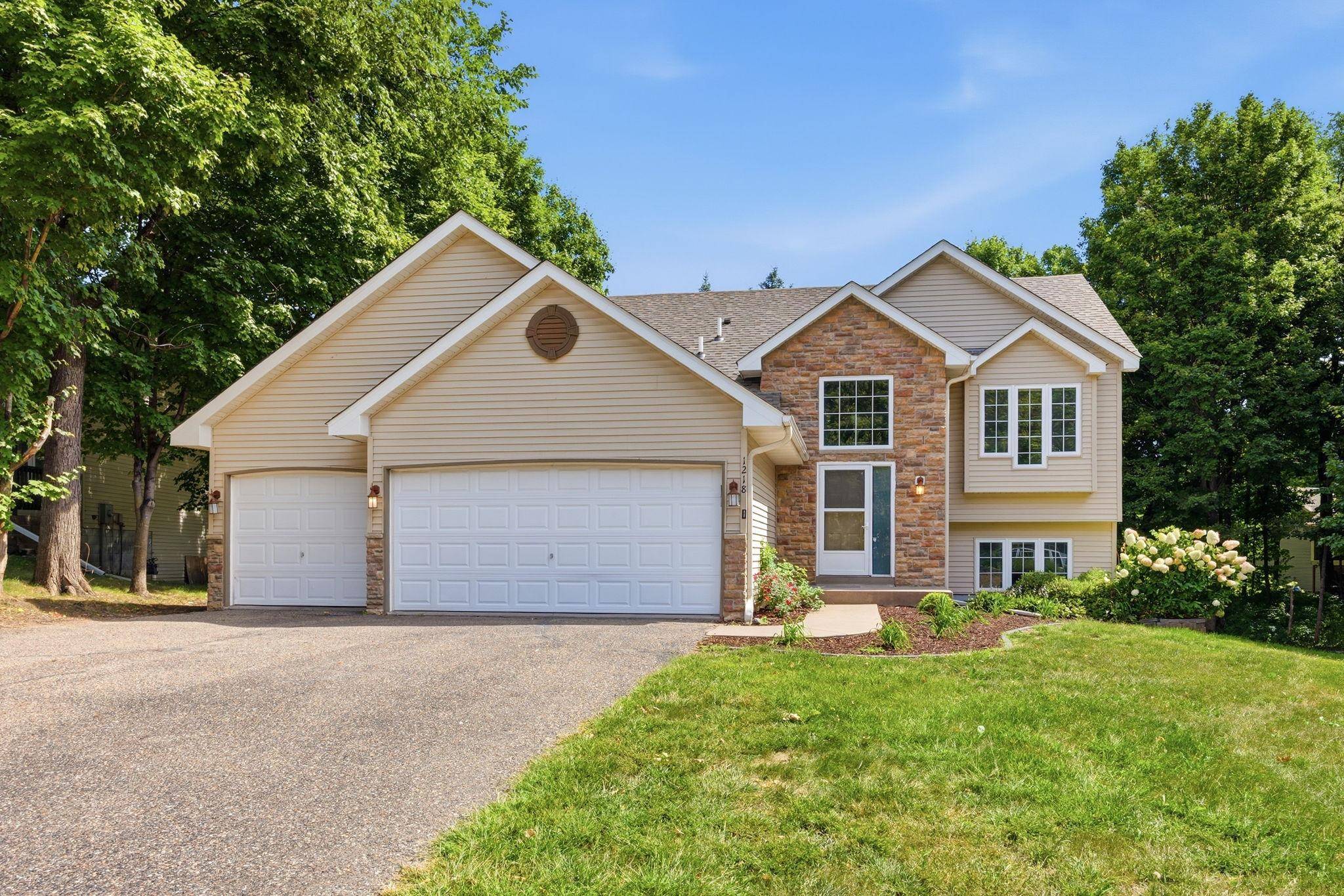 1218 Timber LN, Buffalo, MN 55313