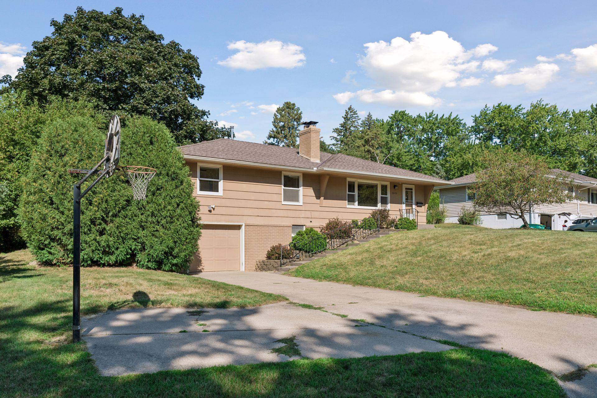 8224 Xerxes AVE S, Bloomington, MN 55431